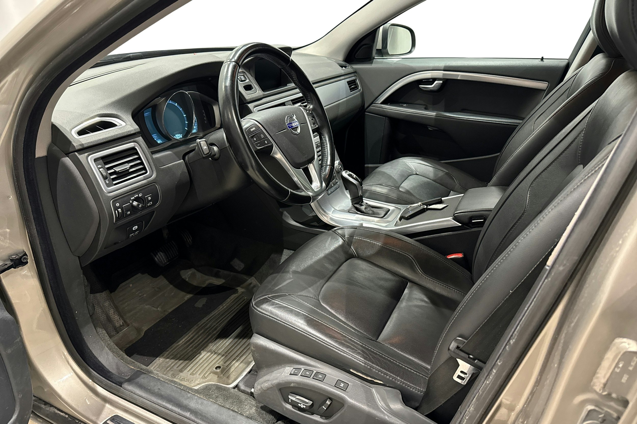 ruskea (beige) Volvo V70 2015 kuva 7.