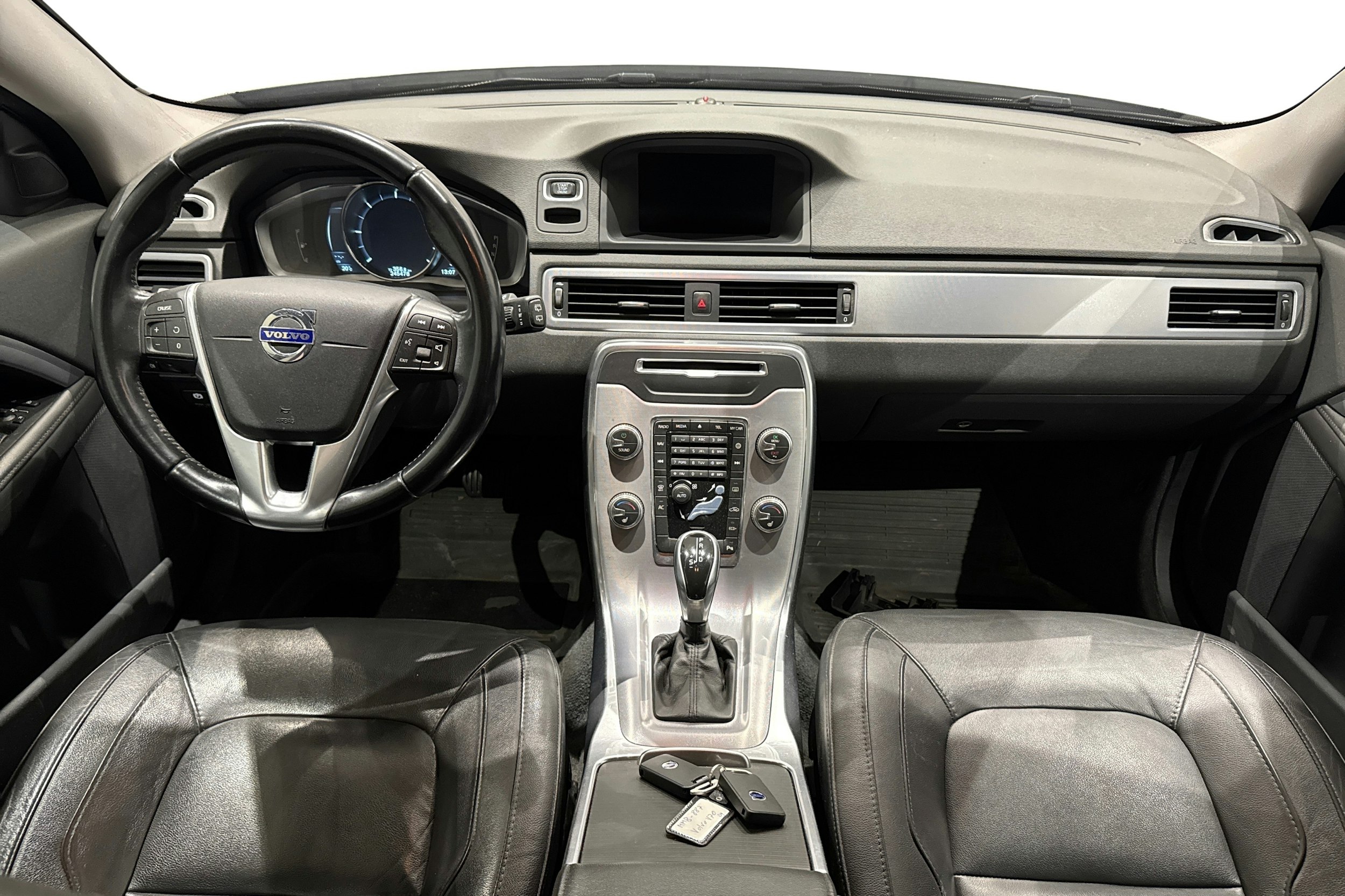 ruskea (beige) Volvo V70 2015 kuva 9.