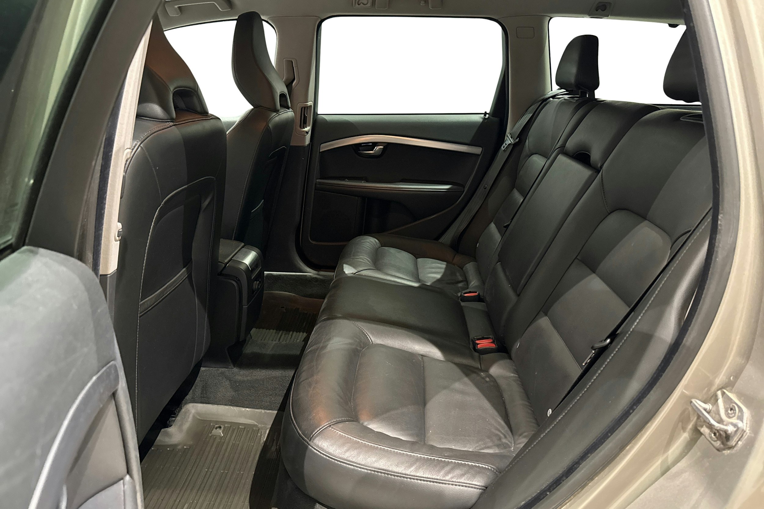 ruskea (beige) Volvo V70 2015 kuva 10.