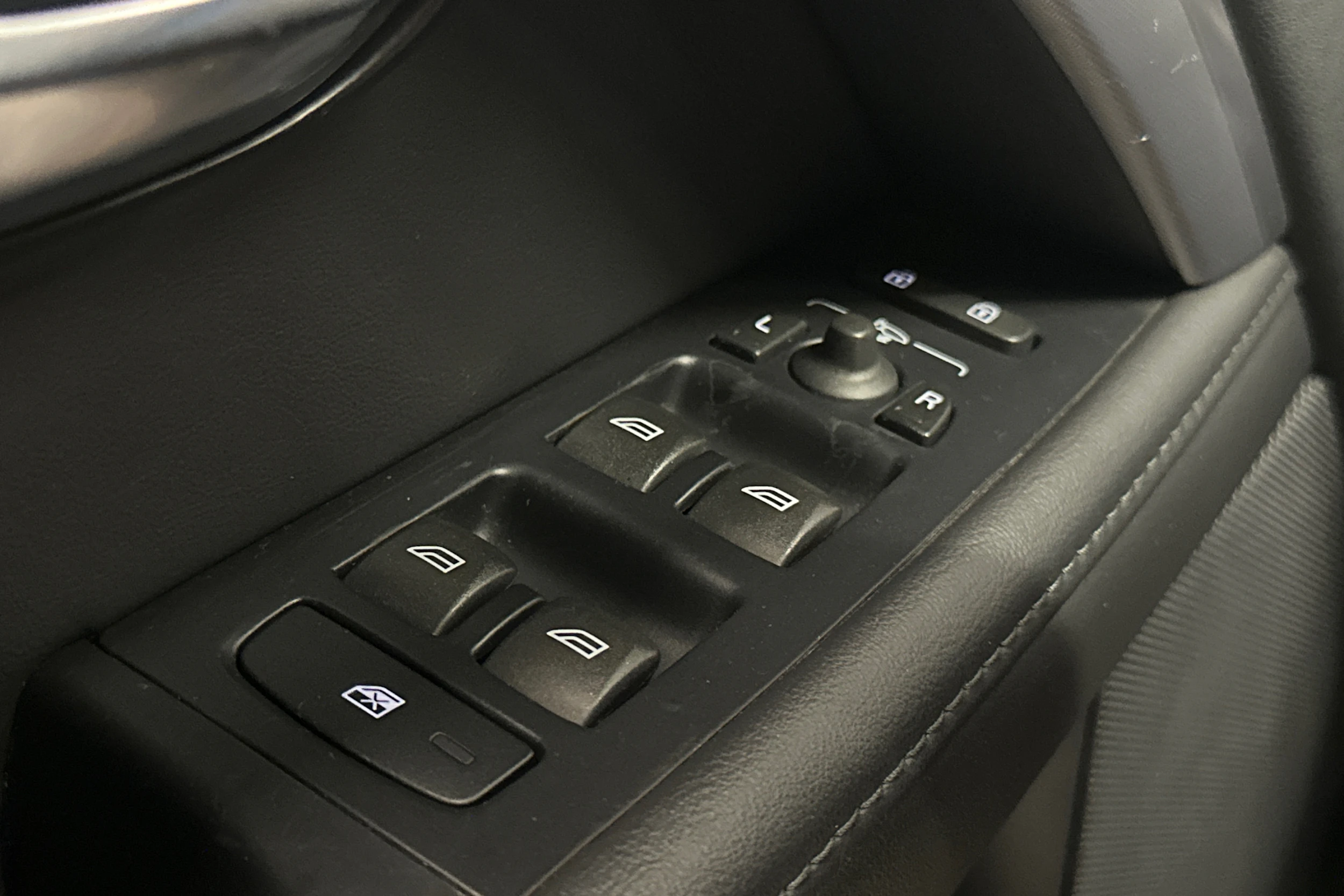 Sininen Volvo V70 2016 kuva 14.