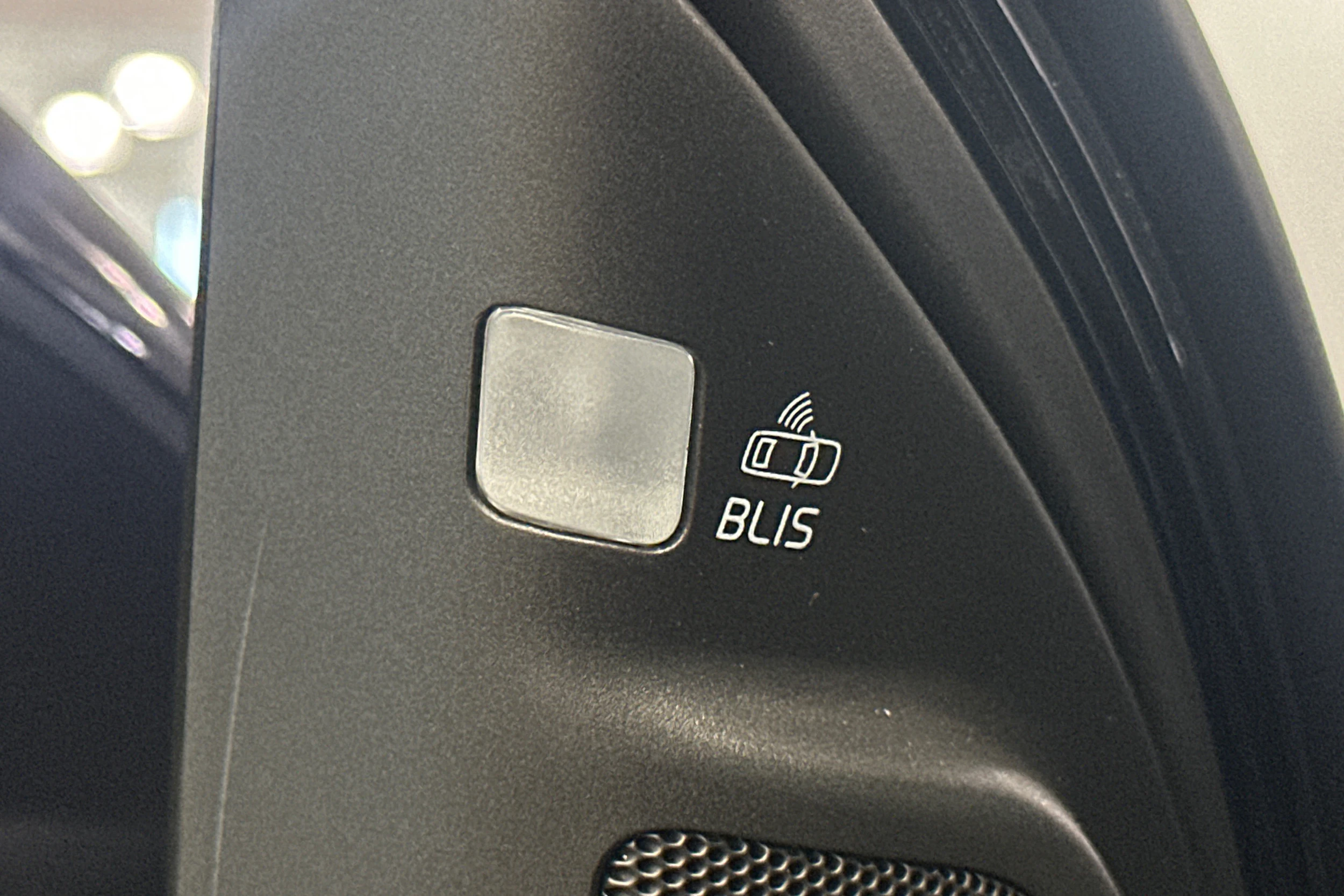 Sininen Volvo V70 2016 kuva 18.