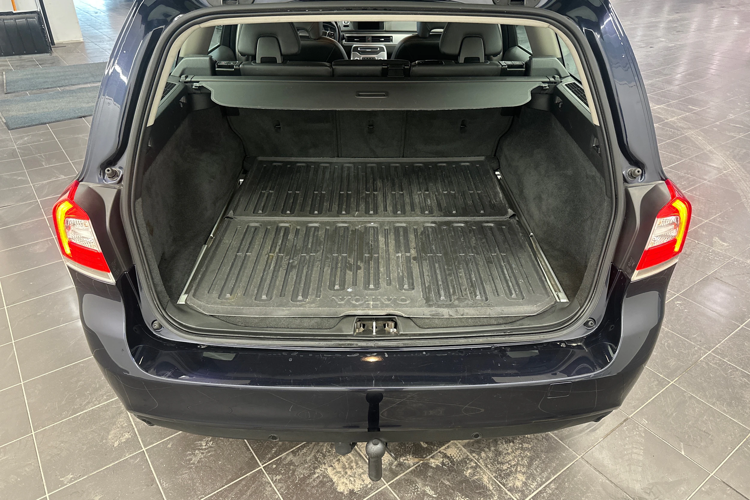 Sininen Volvo V70 2016 kuva 19.