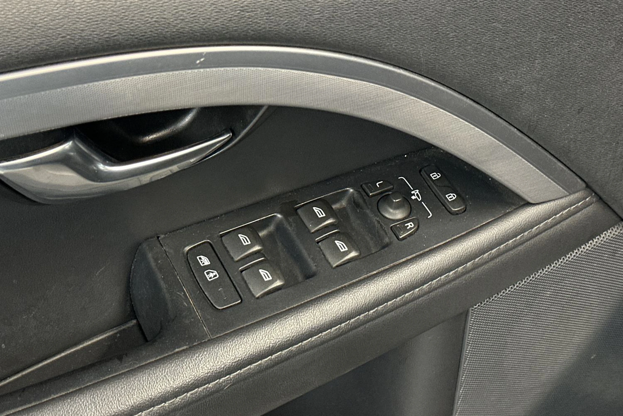 musta Volvo V70 2015 kuva 15.
