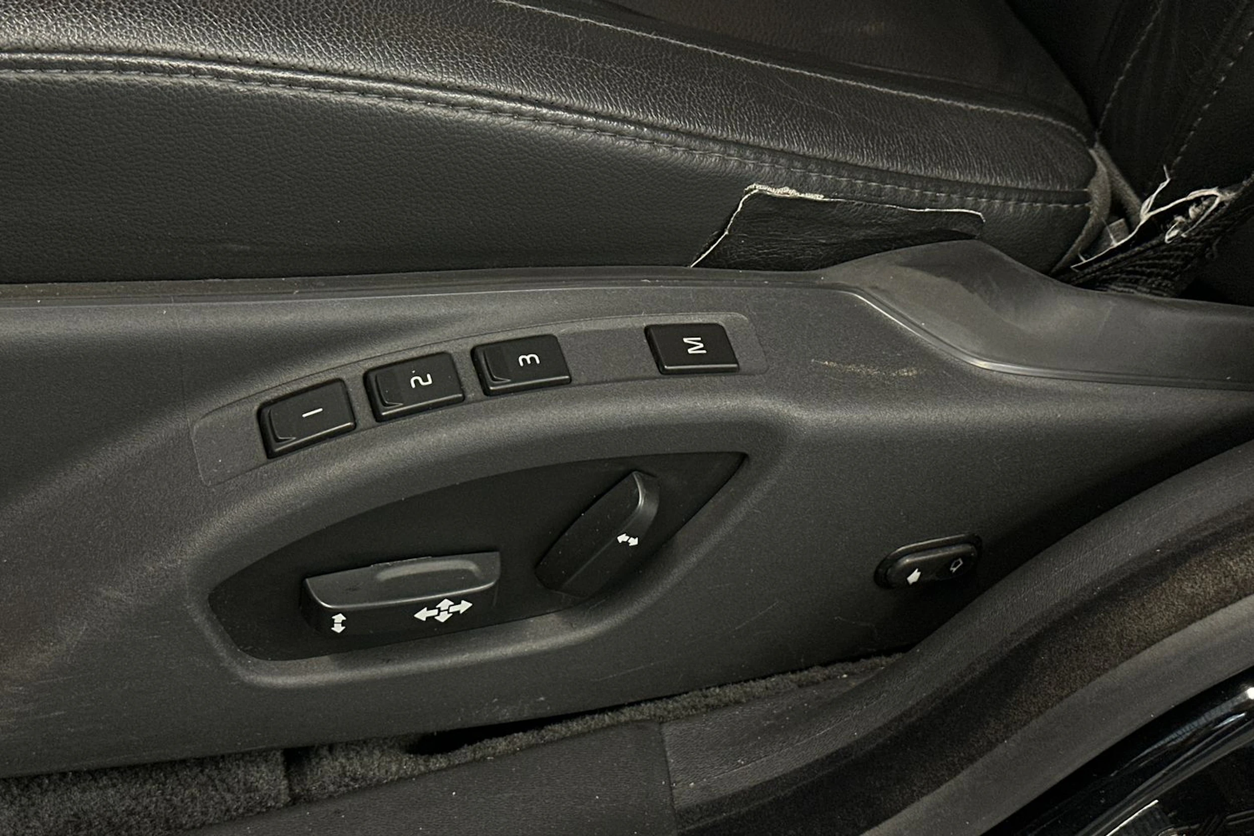 musta Volvo V70 2015 kuva 16.