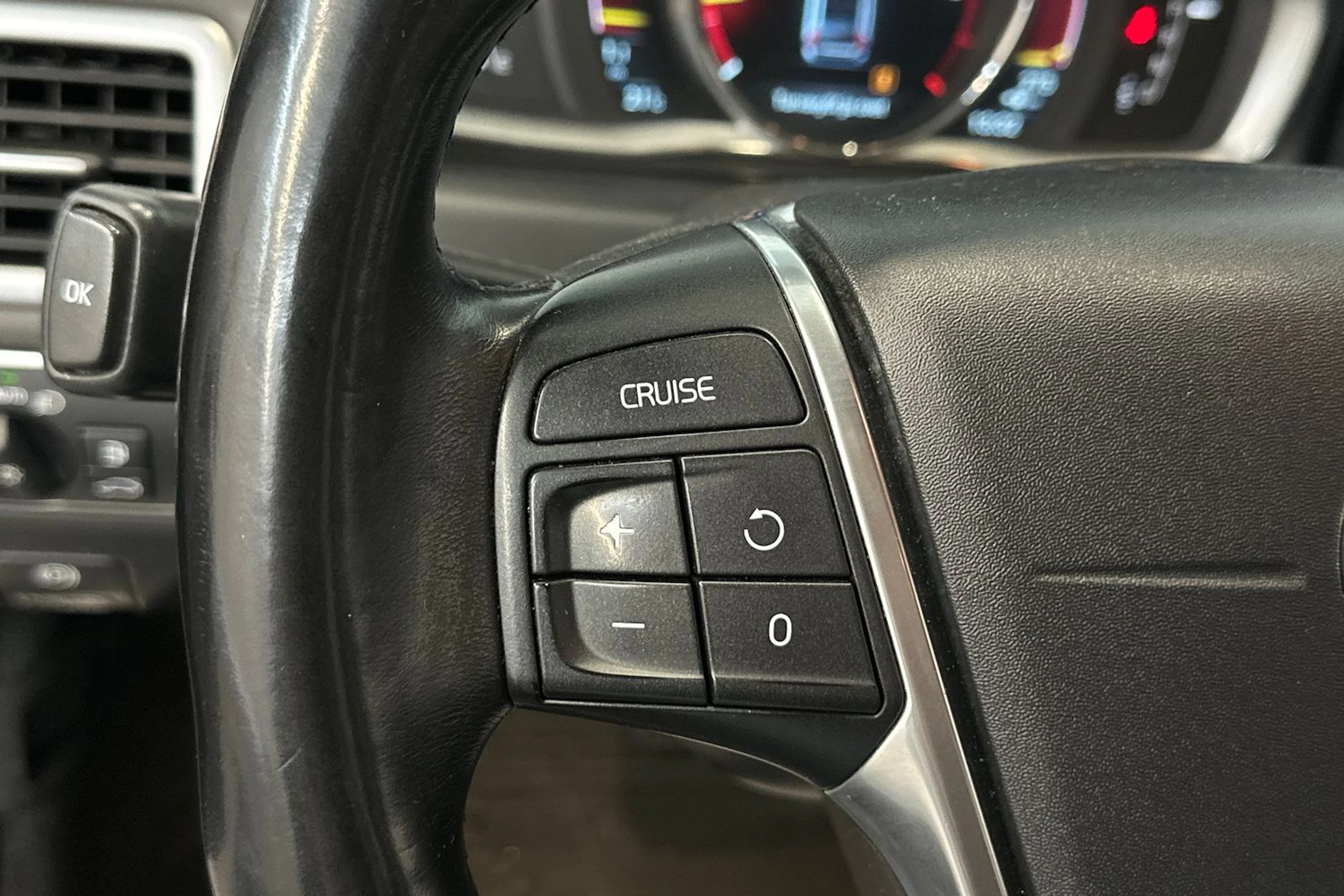 musta Volvo V70 2015 kuva 18.