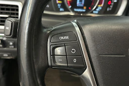 musta Volvo V70 2015 kuva 18.