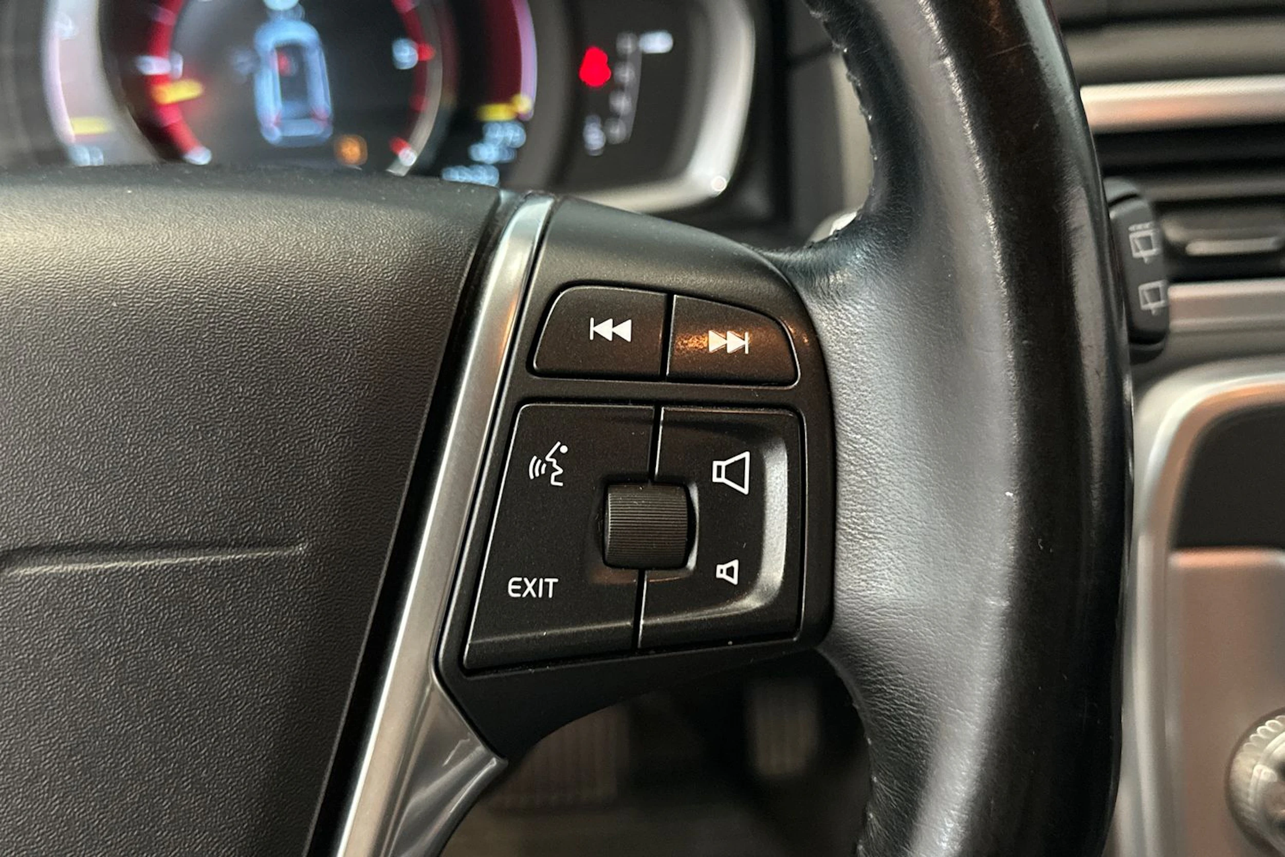 musta Volvo V70 2015 kuva 19.