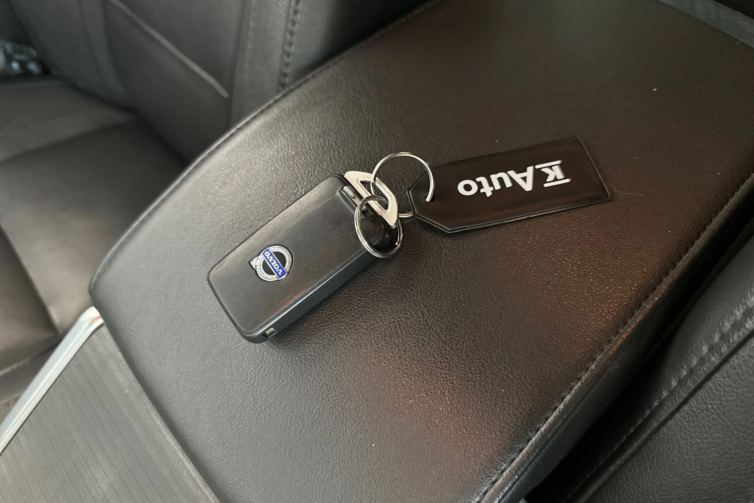 musta Volvo V70 2015 kuva 27.