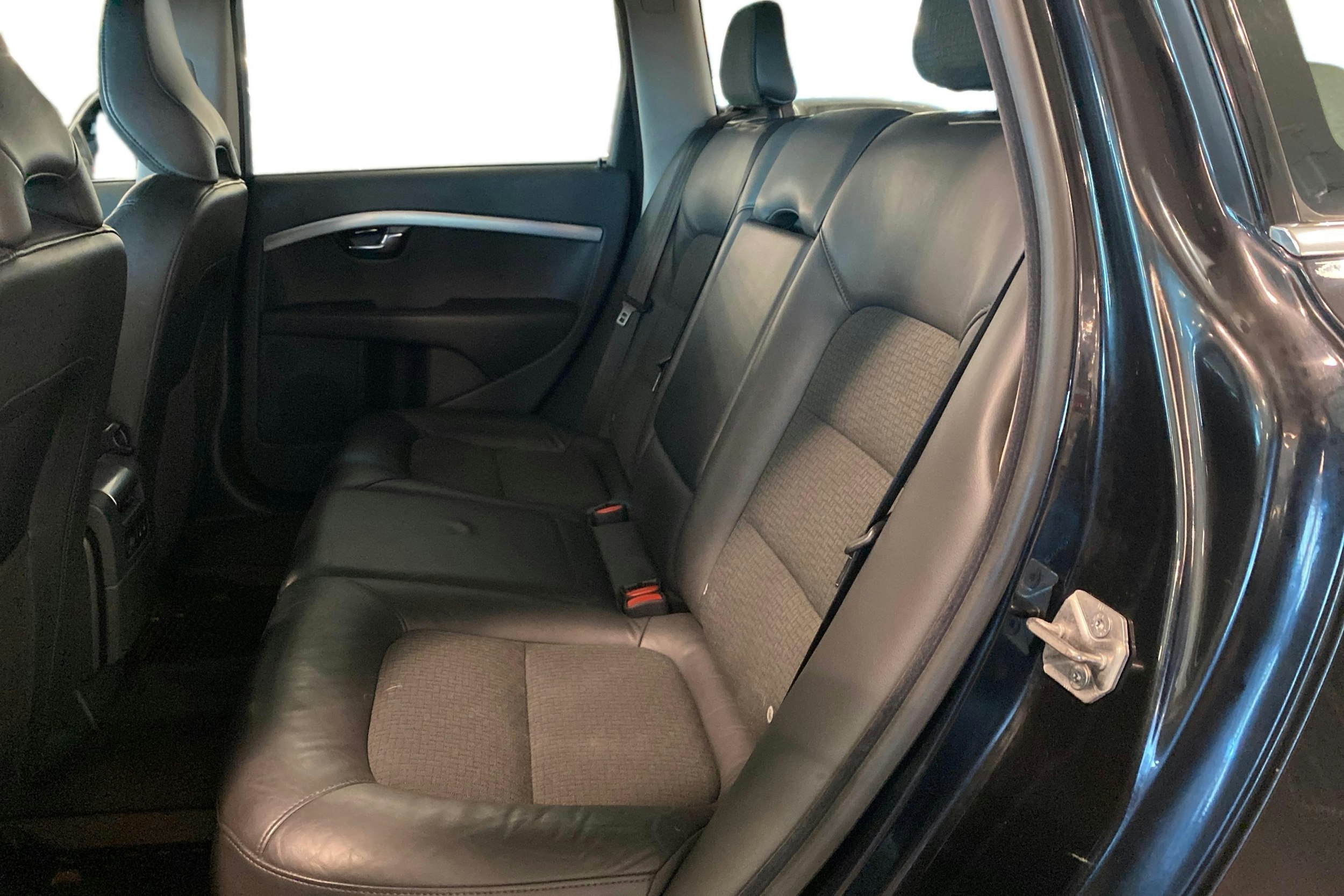 Musta Volvo V70 2015 kuva 10.