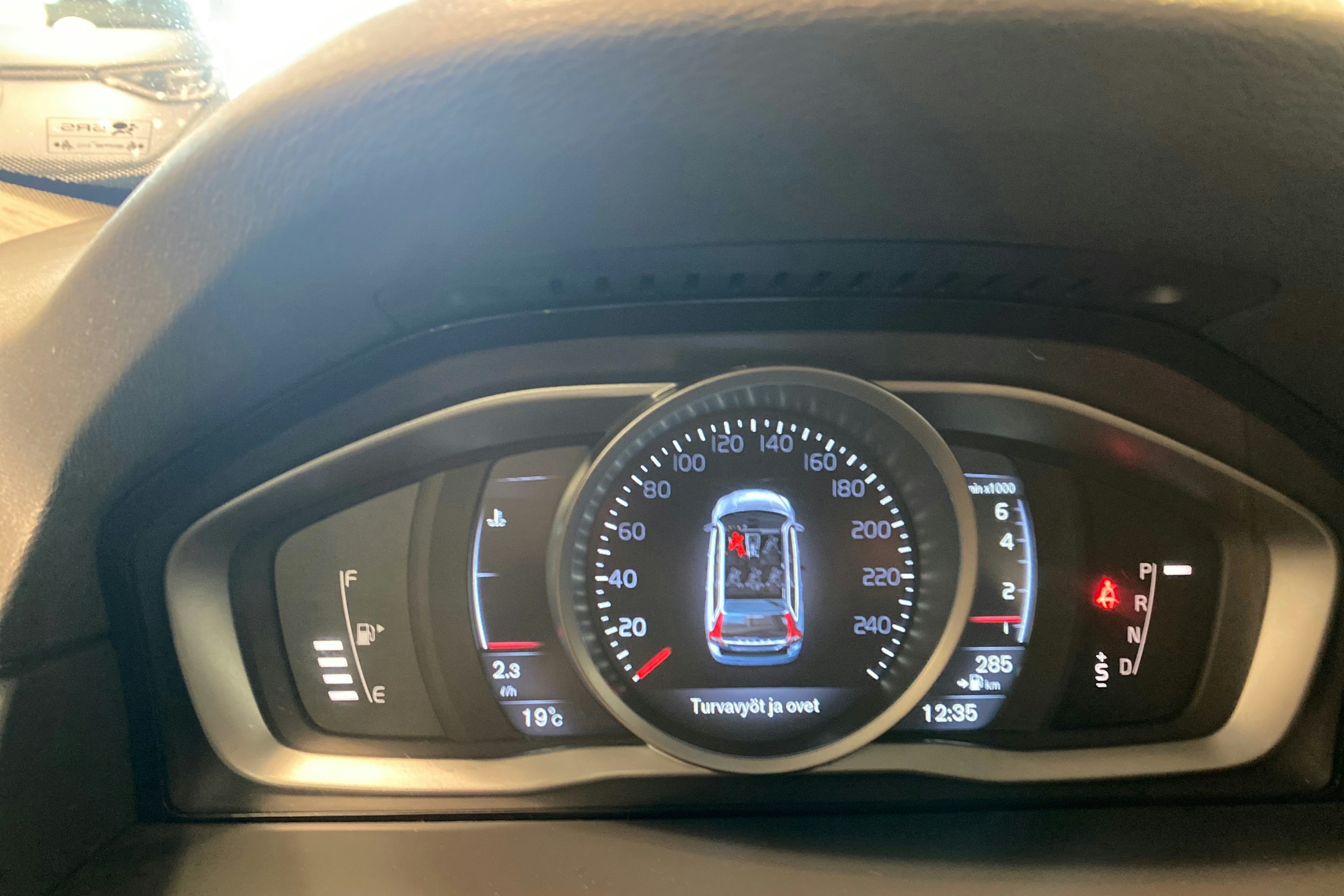 Musta Volvo V70 2015 kuva 19.