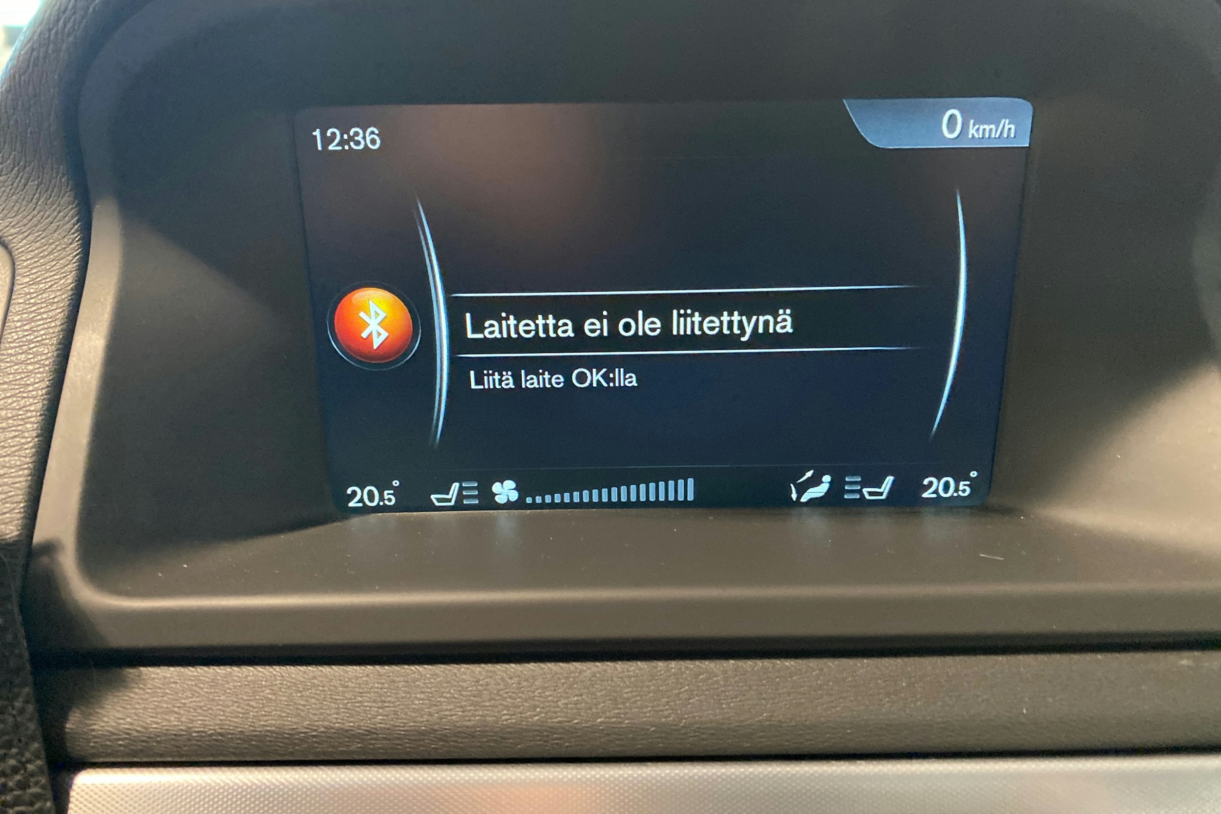 Musta Volvo V70 2015 kuva 22.