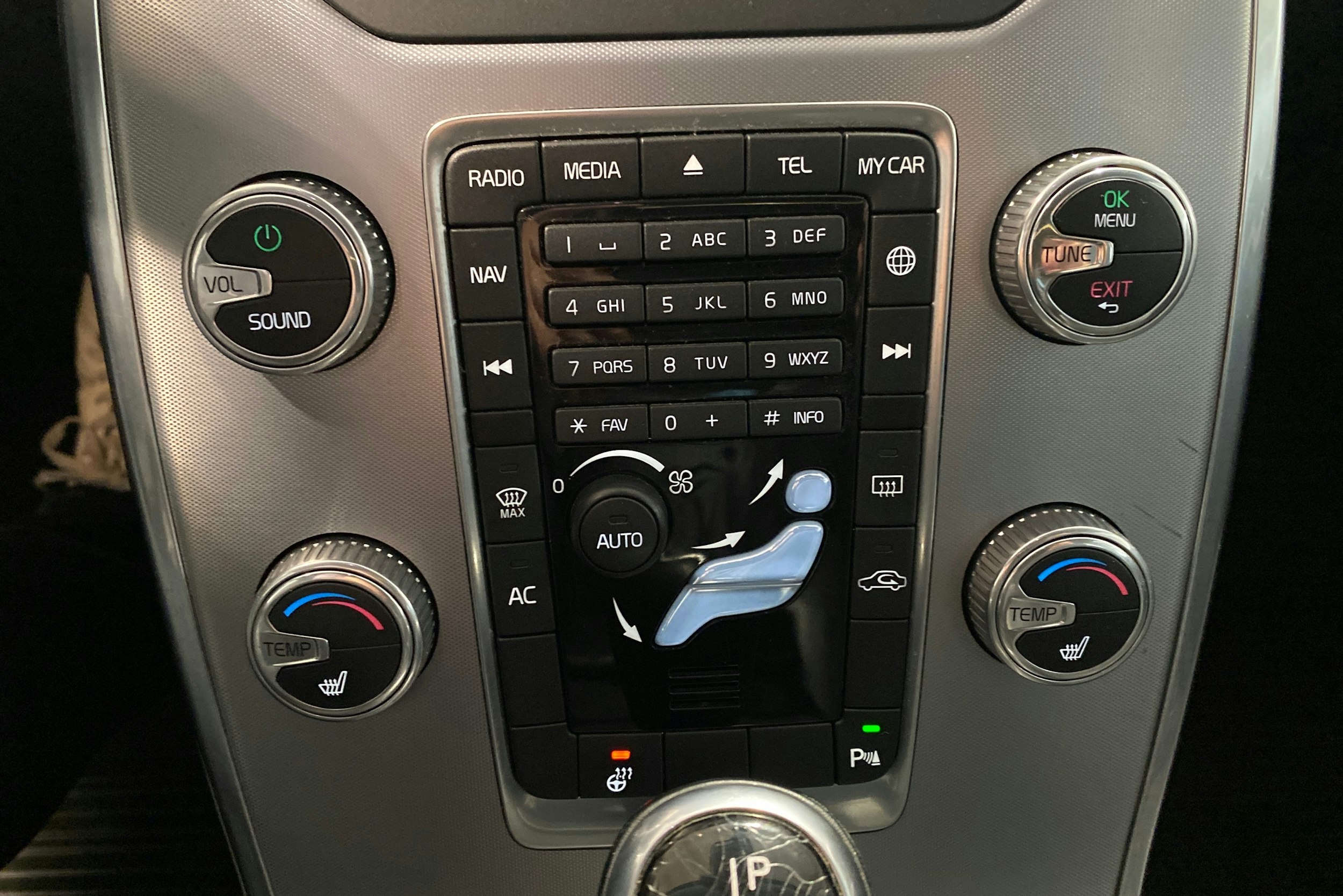 Musta Volvo V70 2015 kuva 23.