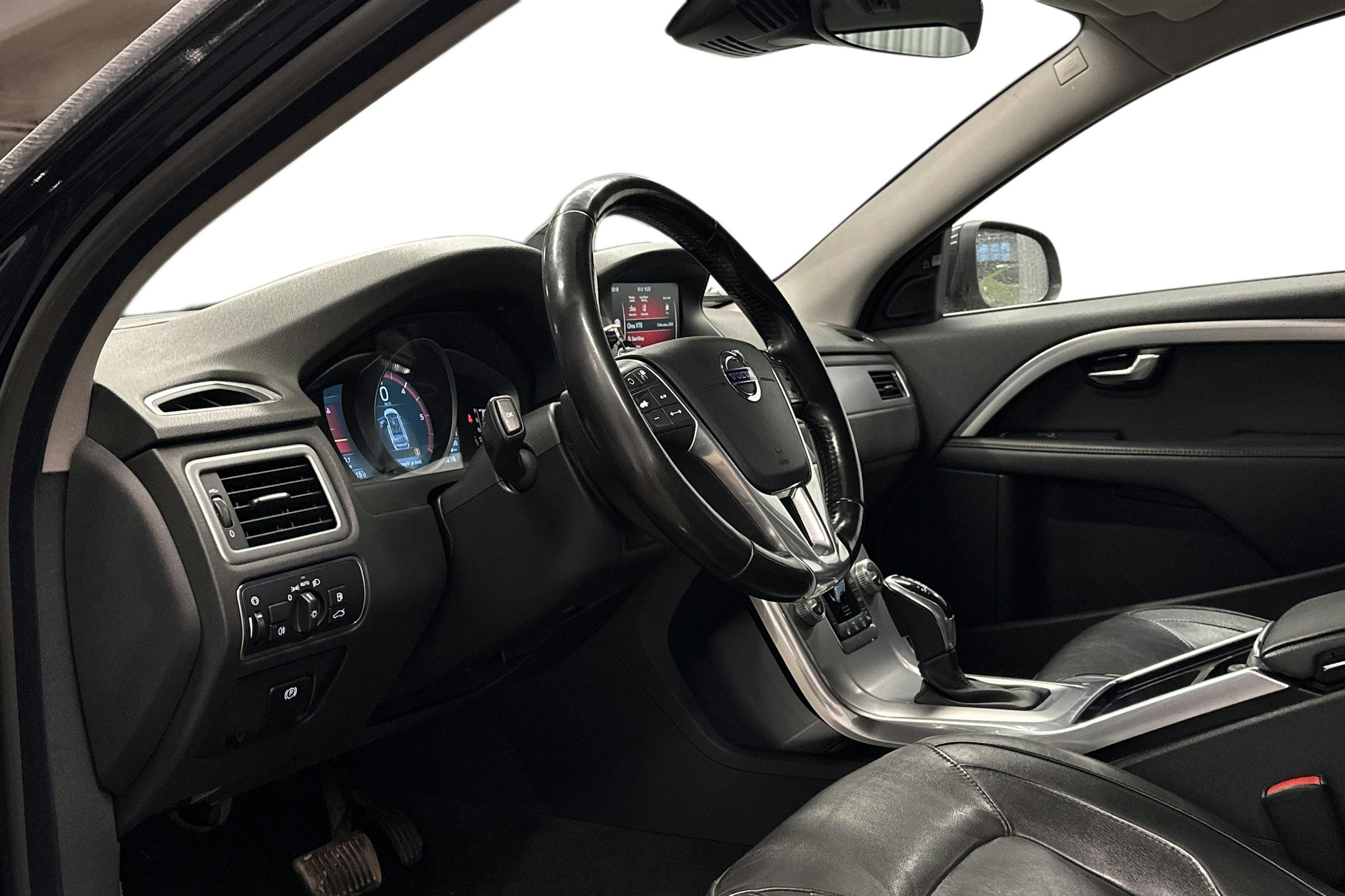 sininen Volvo V70 2016 kuva 3.