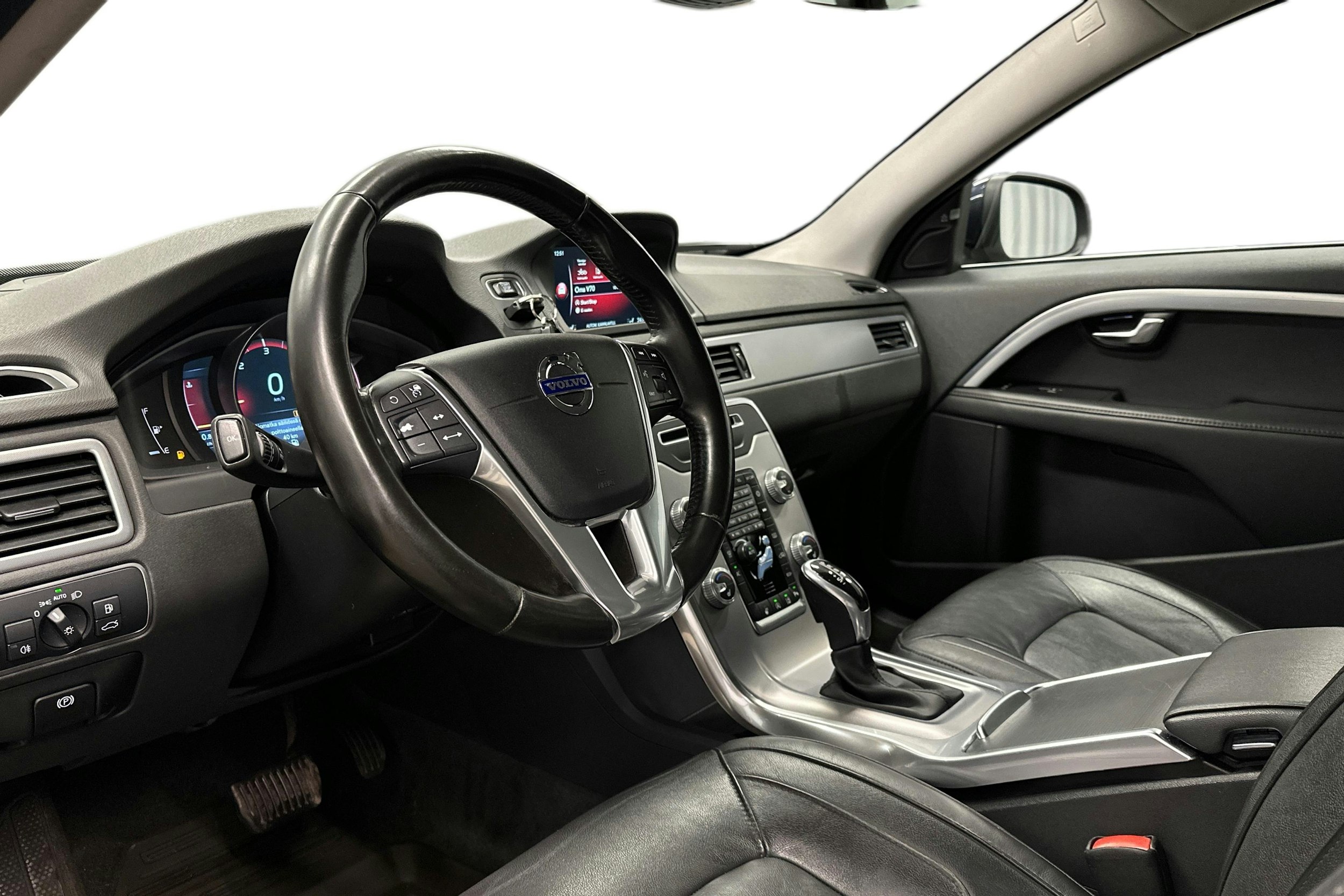 sininen Volvo V70 2016 kuva 7.