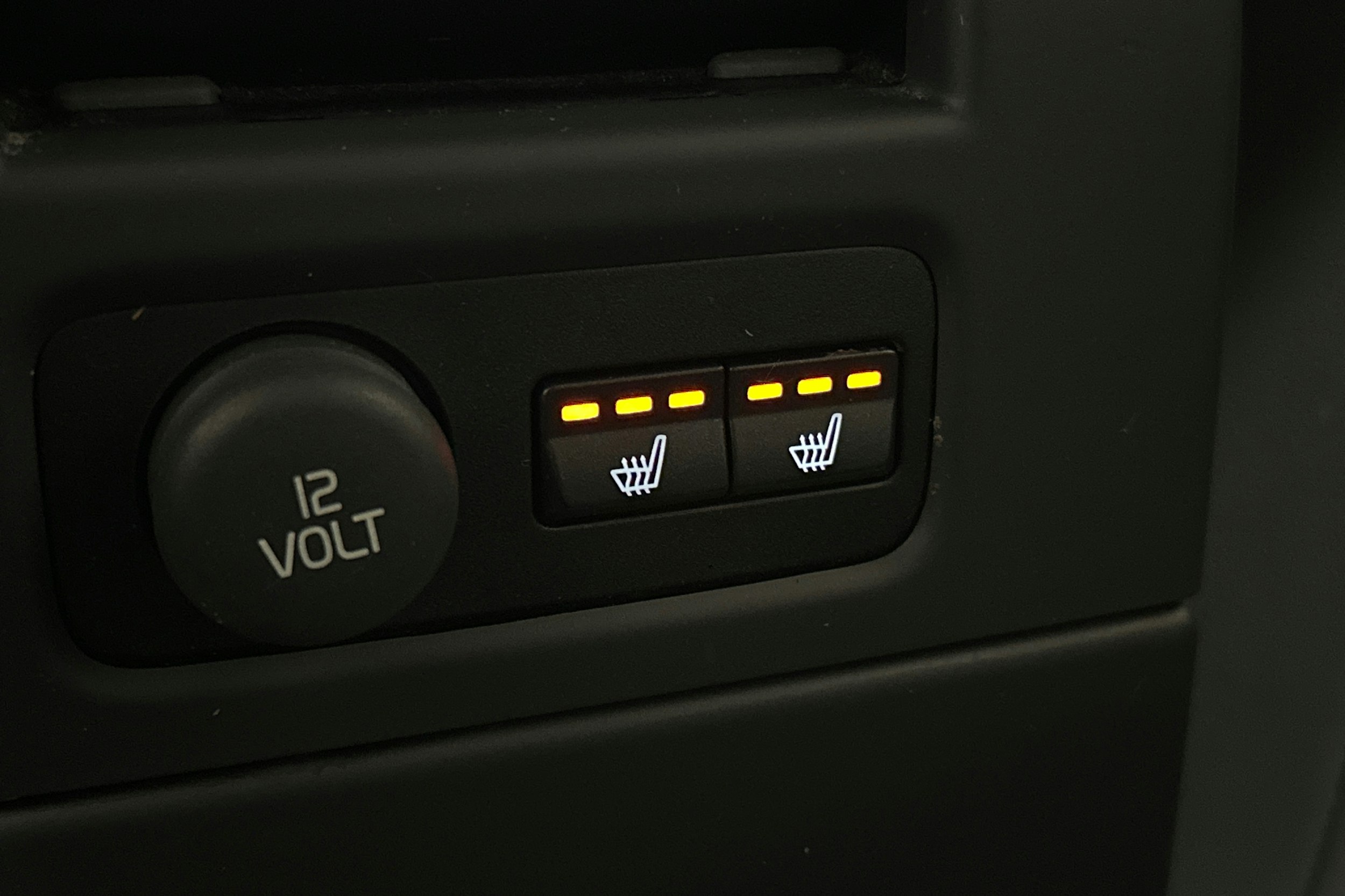 sininen Volvo V70 2016 kuva 16.