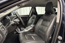 sininen Volvo V70 2016 kuva 17.