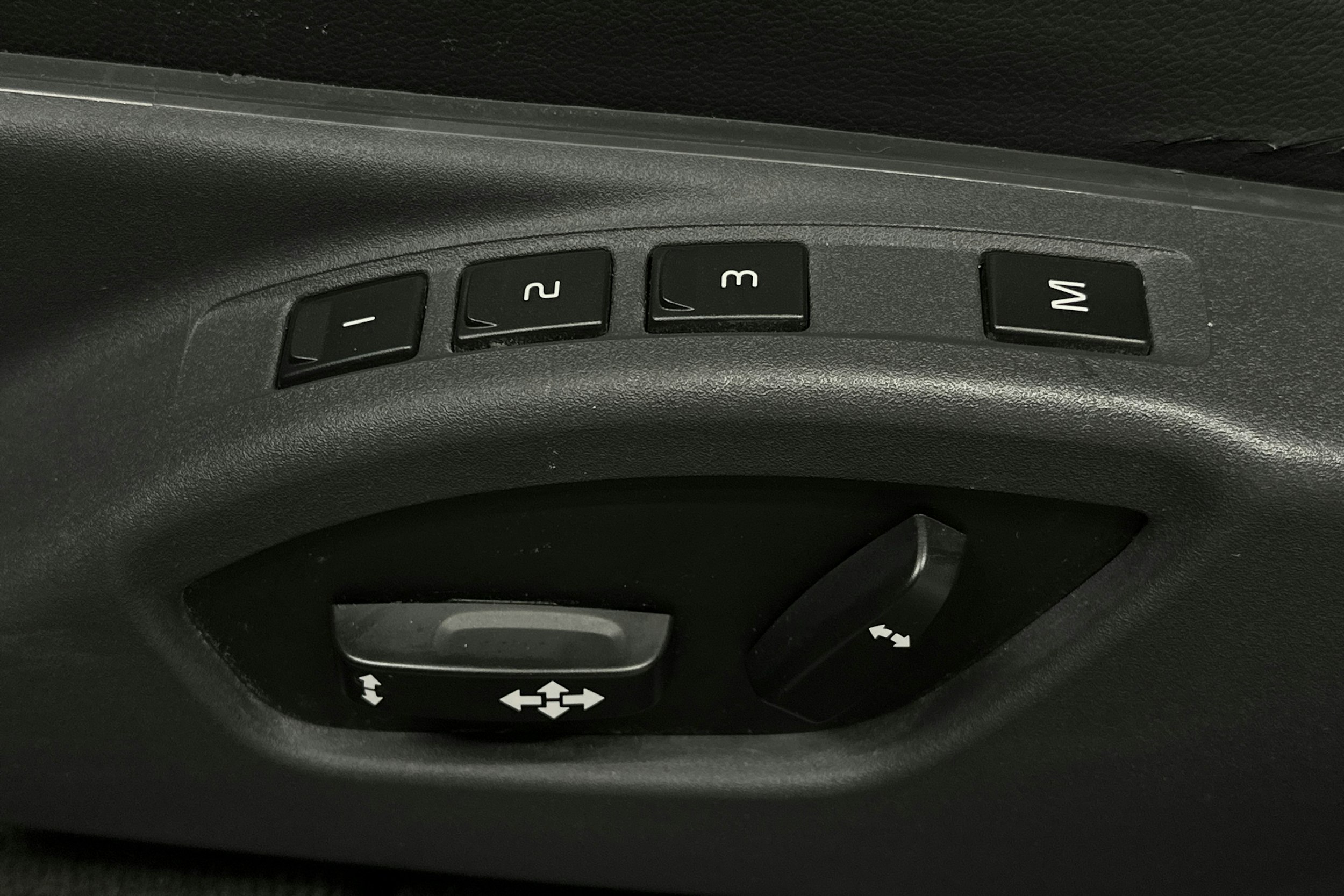 sininen Volvo V70 2016 kuva 18.