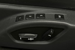 sininen Volvo V70 2016 kuva 18.