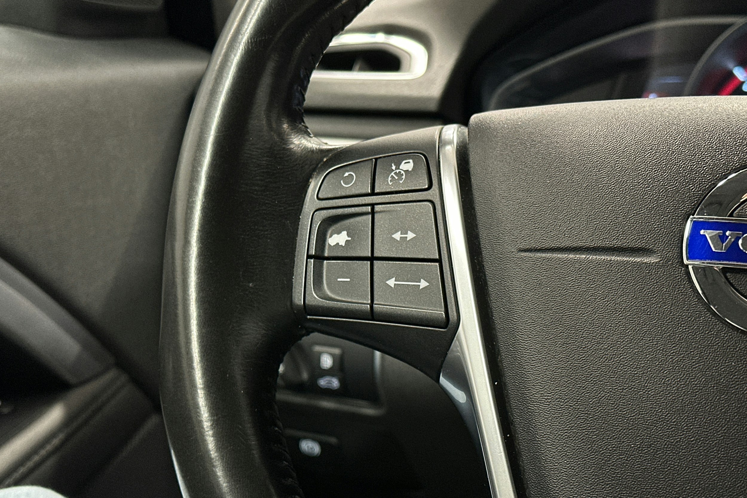 sininen Volvo V70 2016 kuva 20.