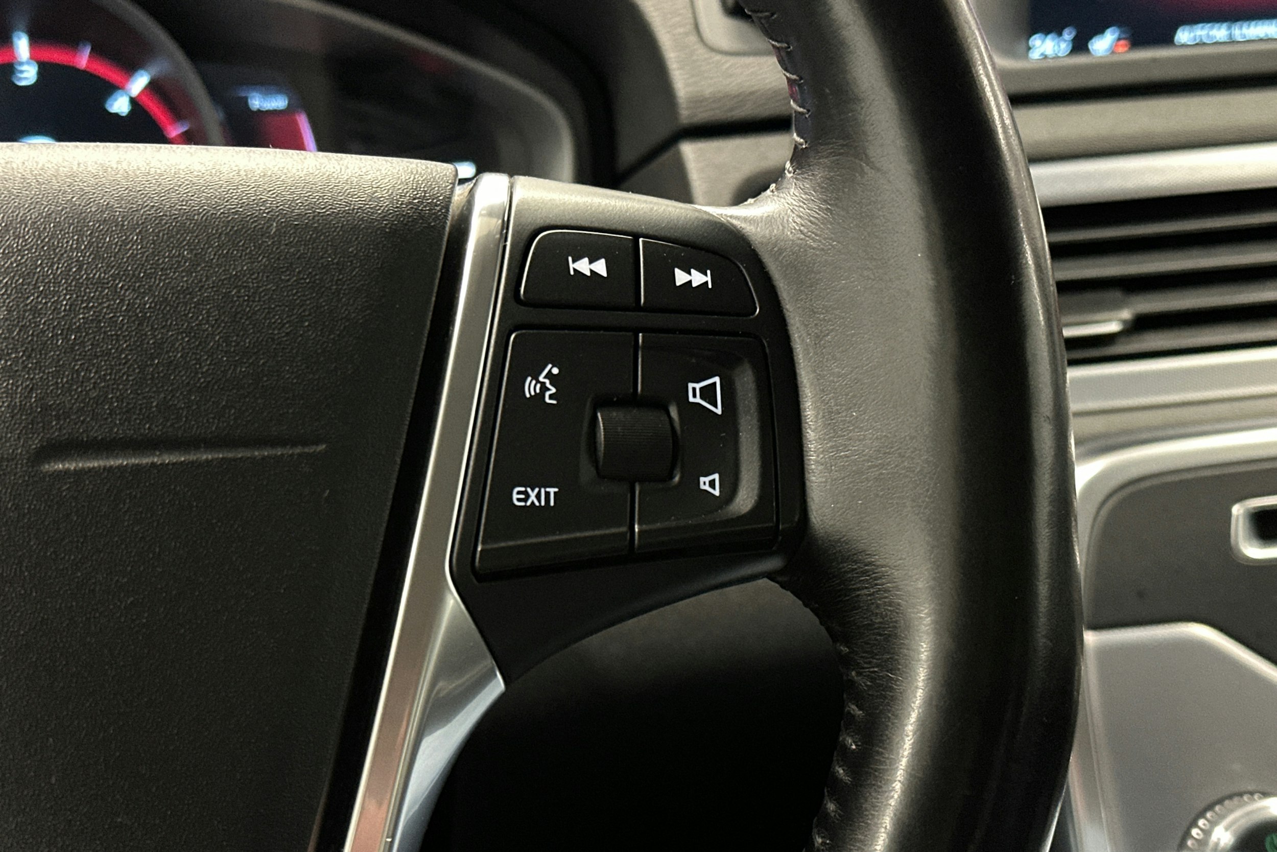 sininen Volvo V70 2016 kuva 21.