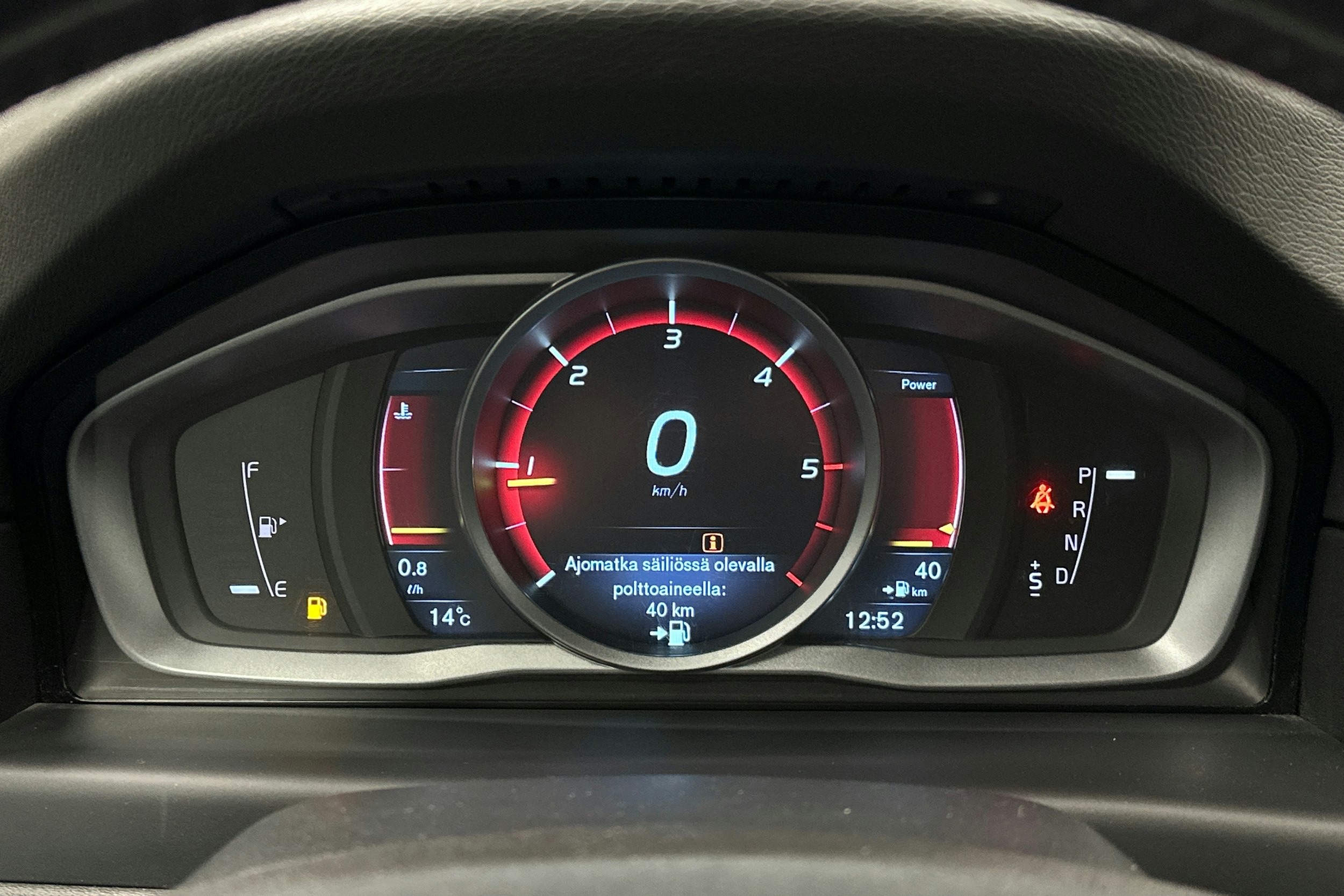 sininen Volvo V70 2016 kuva 22.