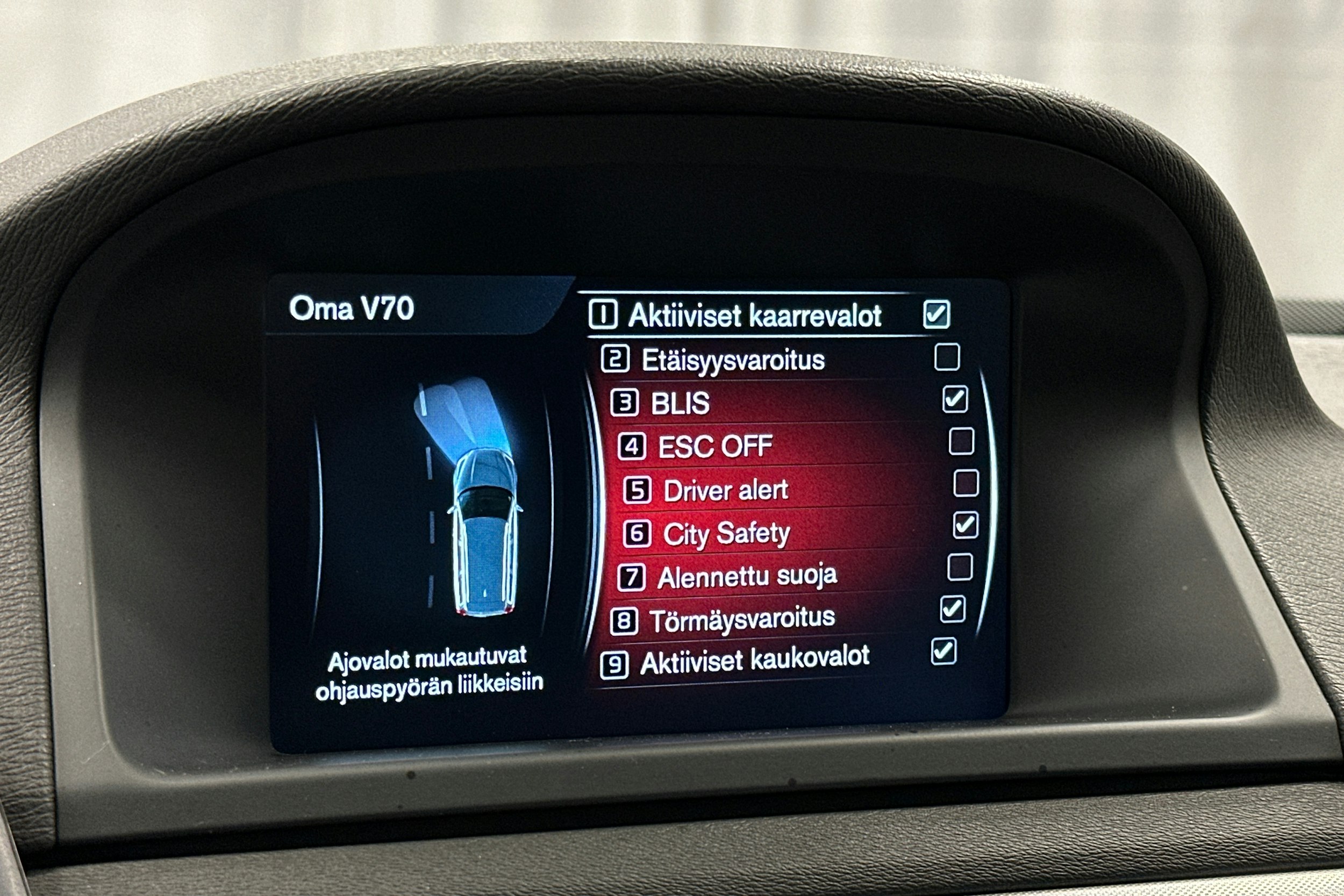 sininen Volvo V70 2016 kuva 23.