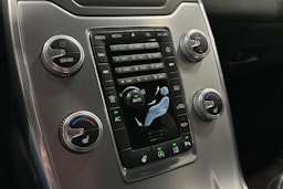 sininen Volvo V70 2016 kuva 26.