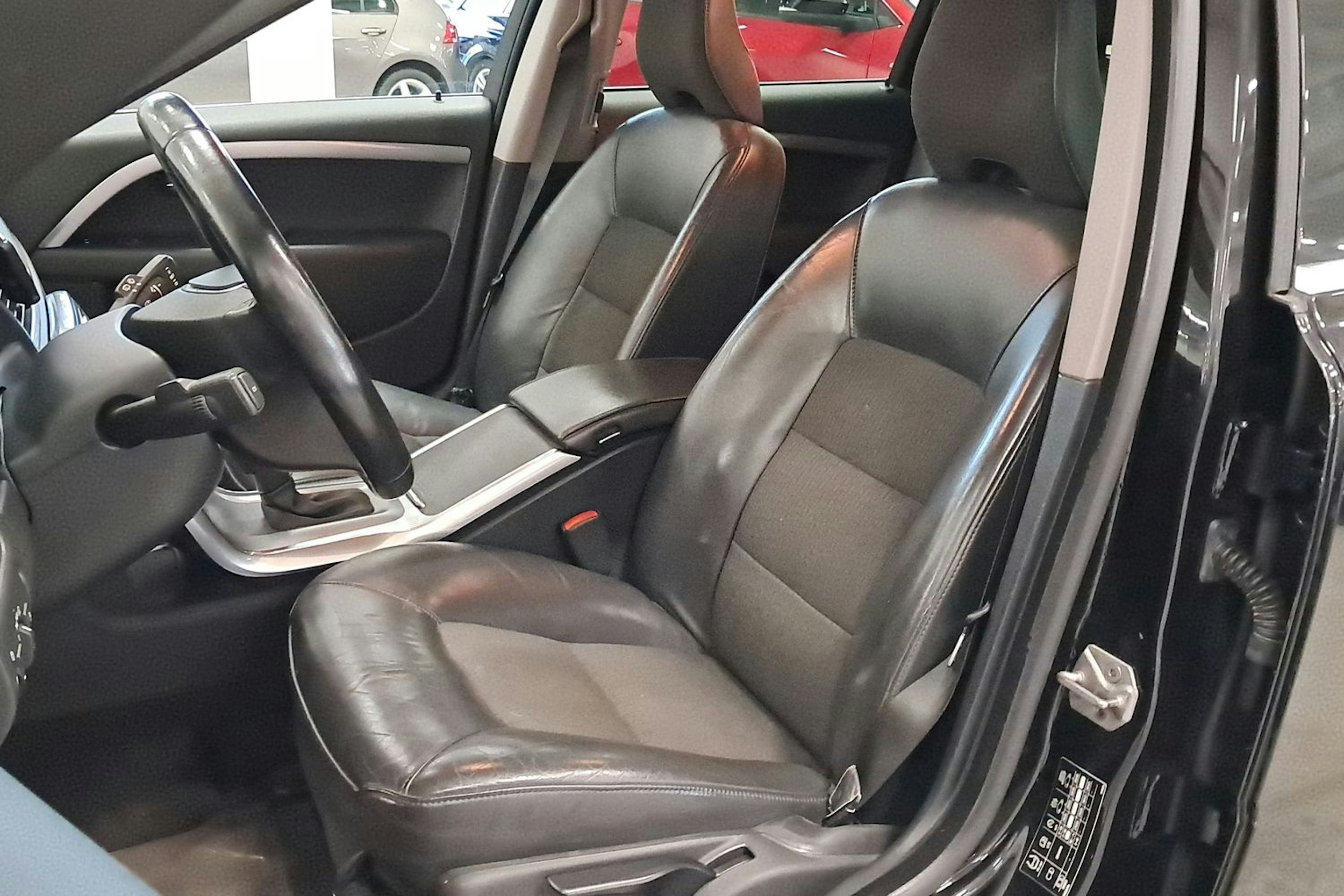 musta Volvo V70 2016 kuva 14.