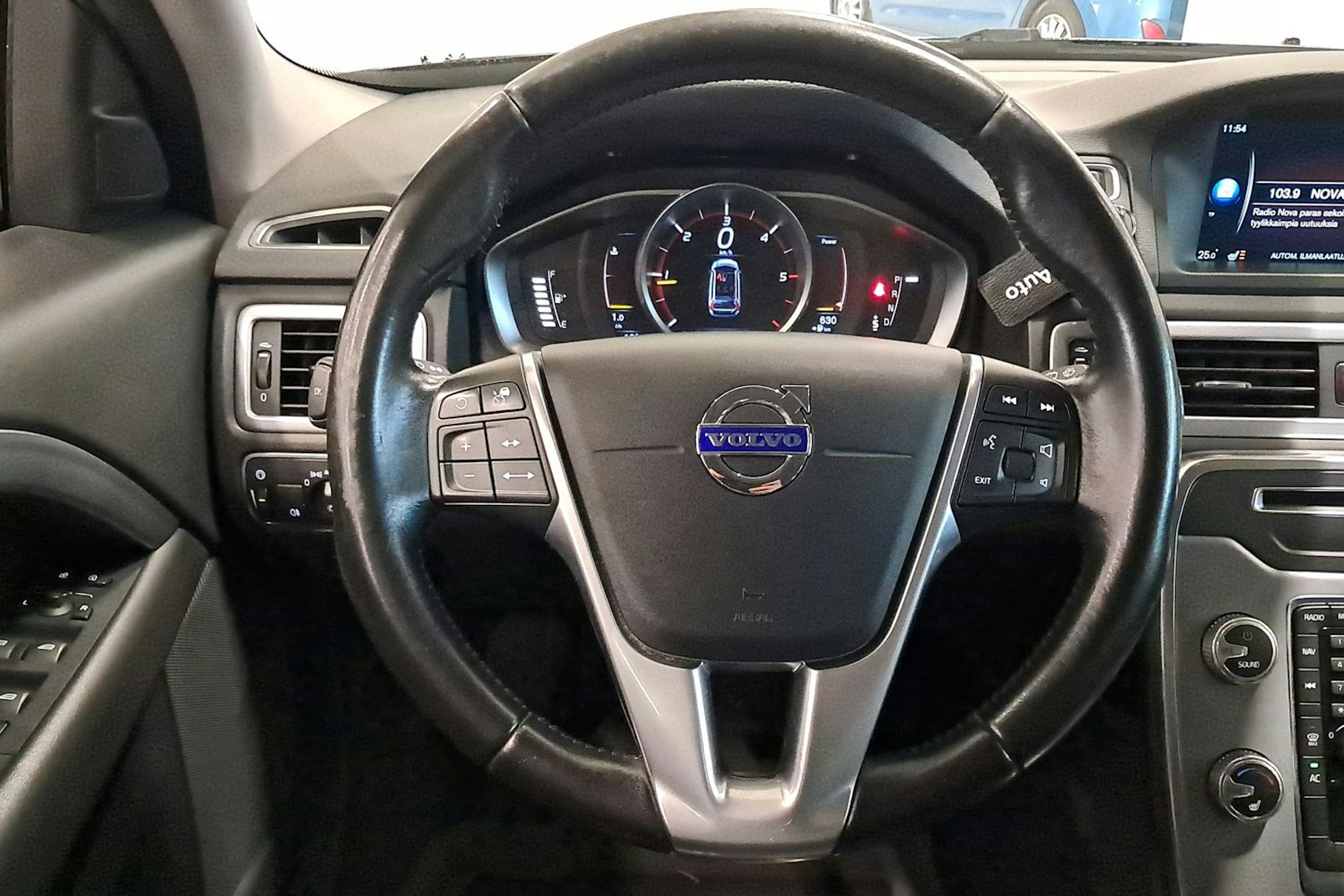 musta Volvo V70 2016 kuva 15.