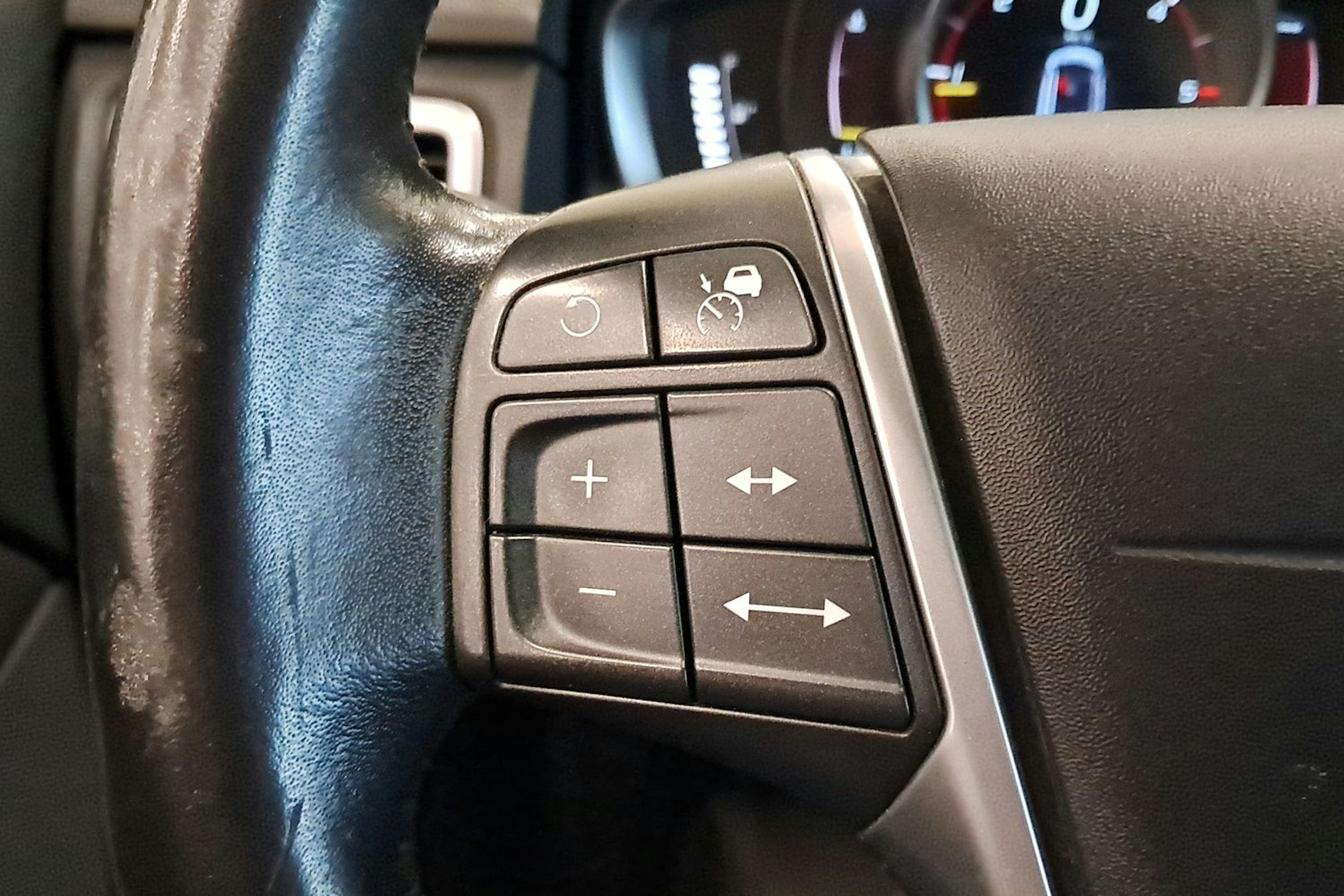 musta Volvo V70 2016 kuva 17.