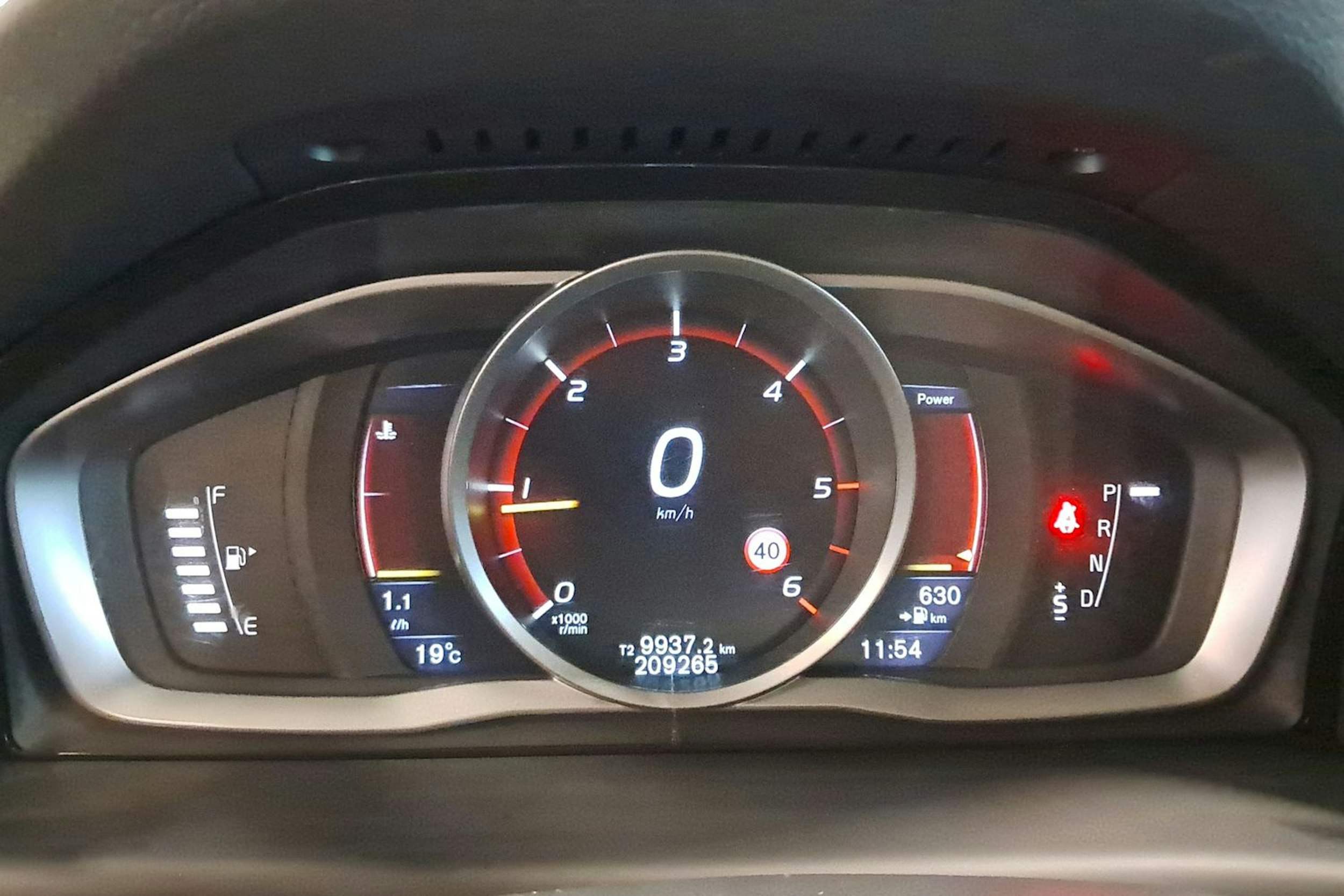 musta Volvo V70 2016 kuva 18.