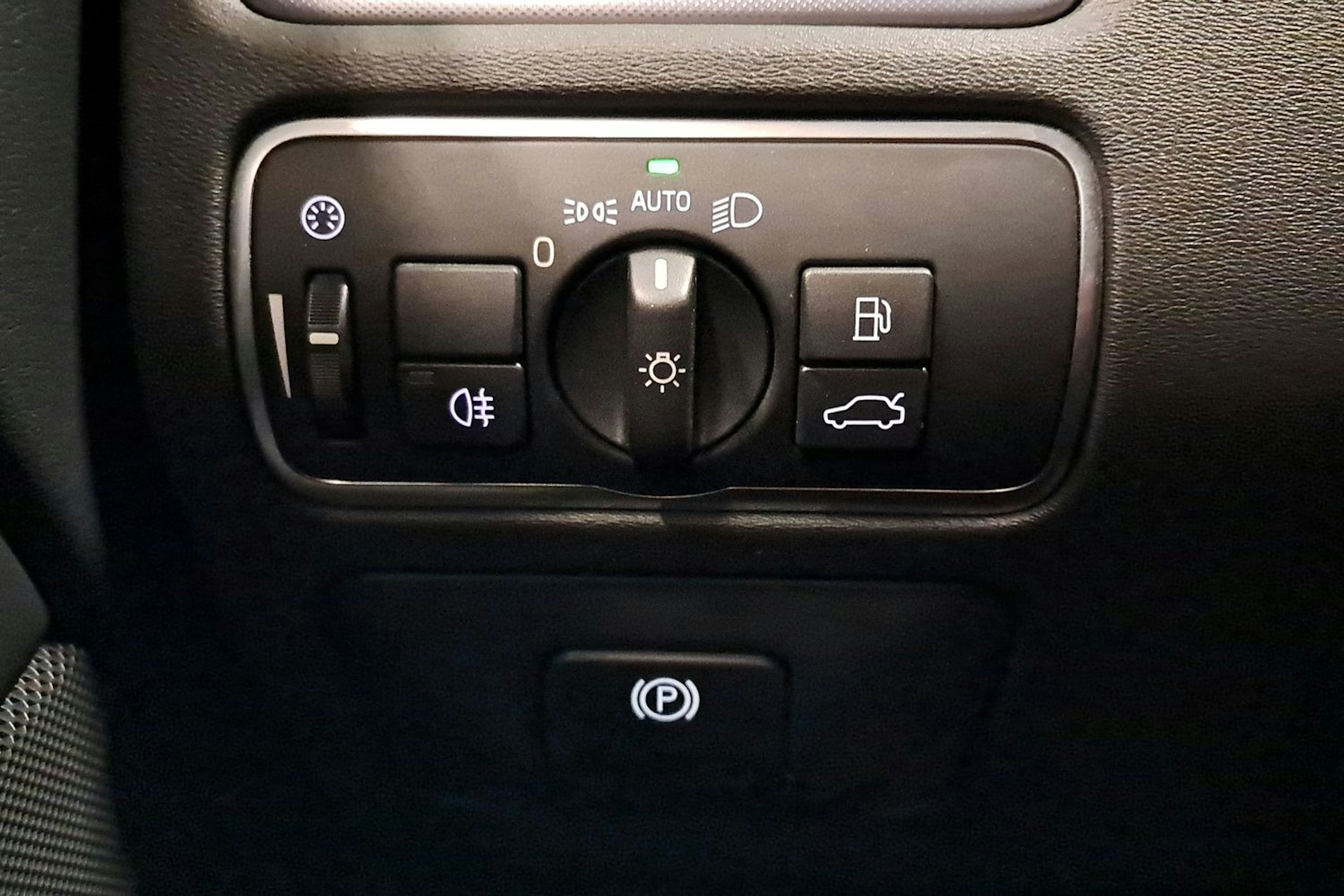 musta Volvo V70 2016 kuva 19.