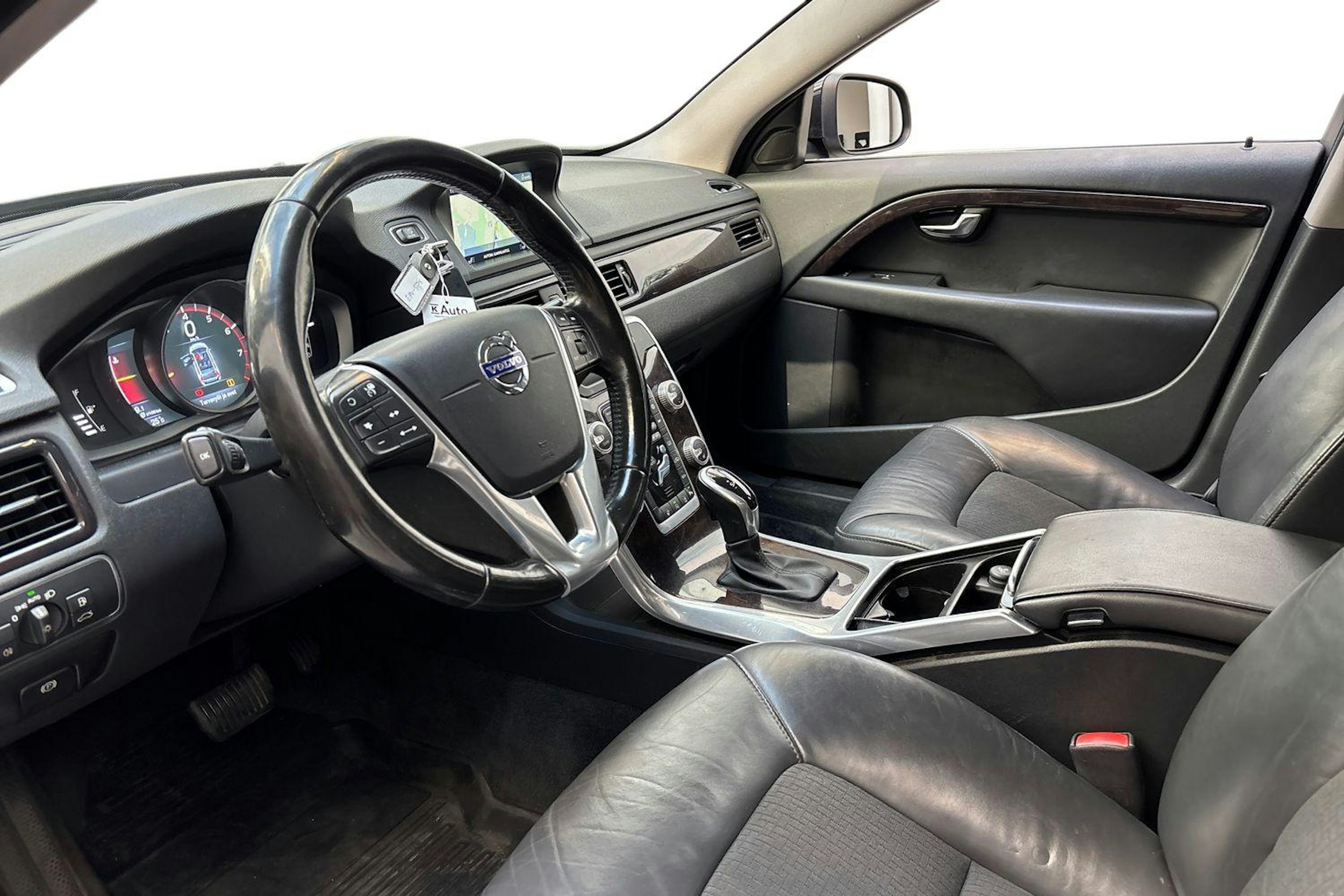 musta Volvo V70 2016 kuva 7.