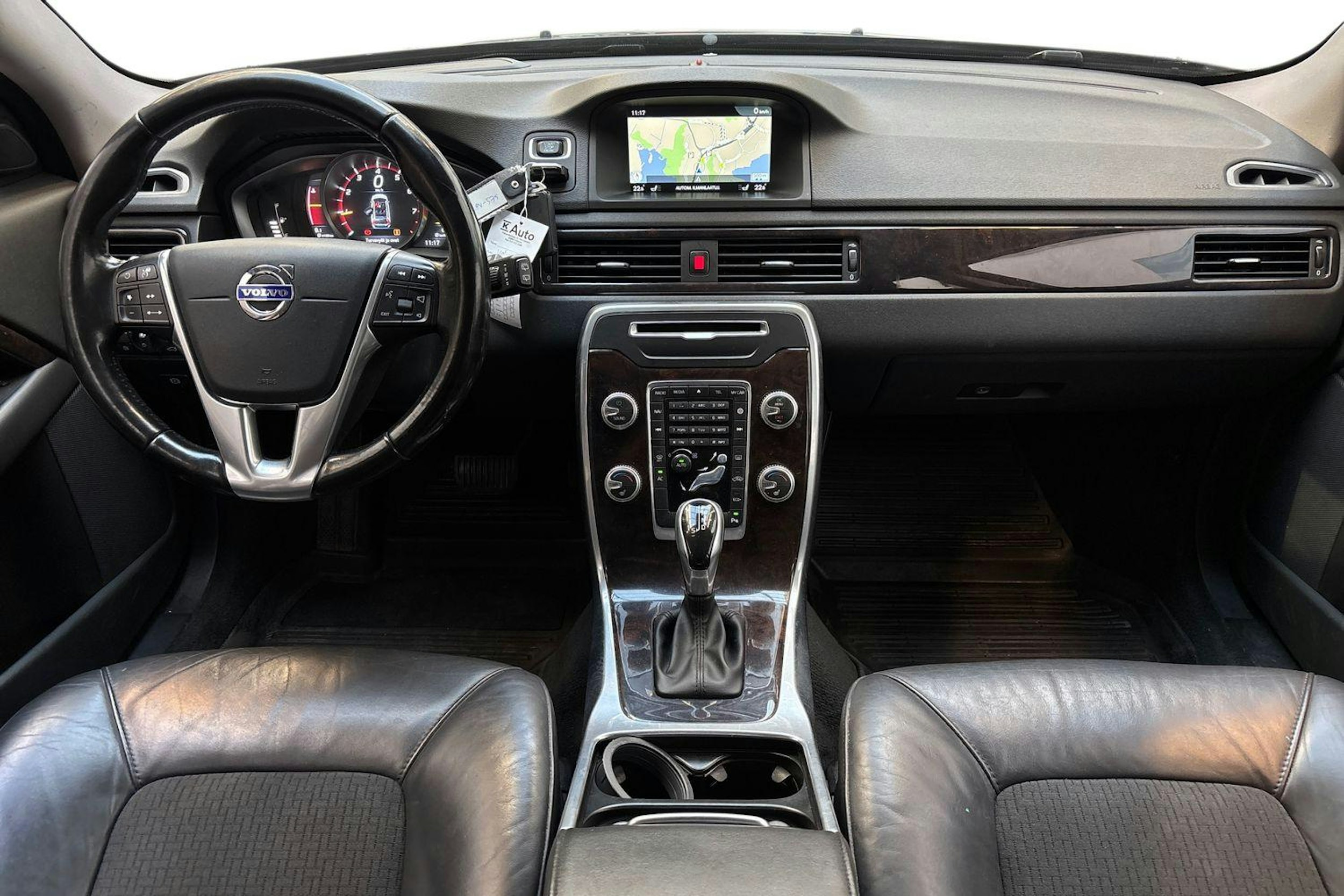 musta Volvo V70 2016 kuva 9.