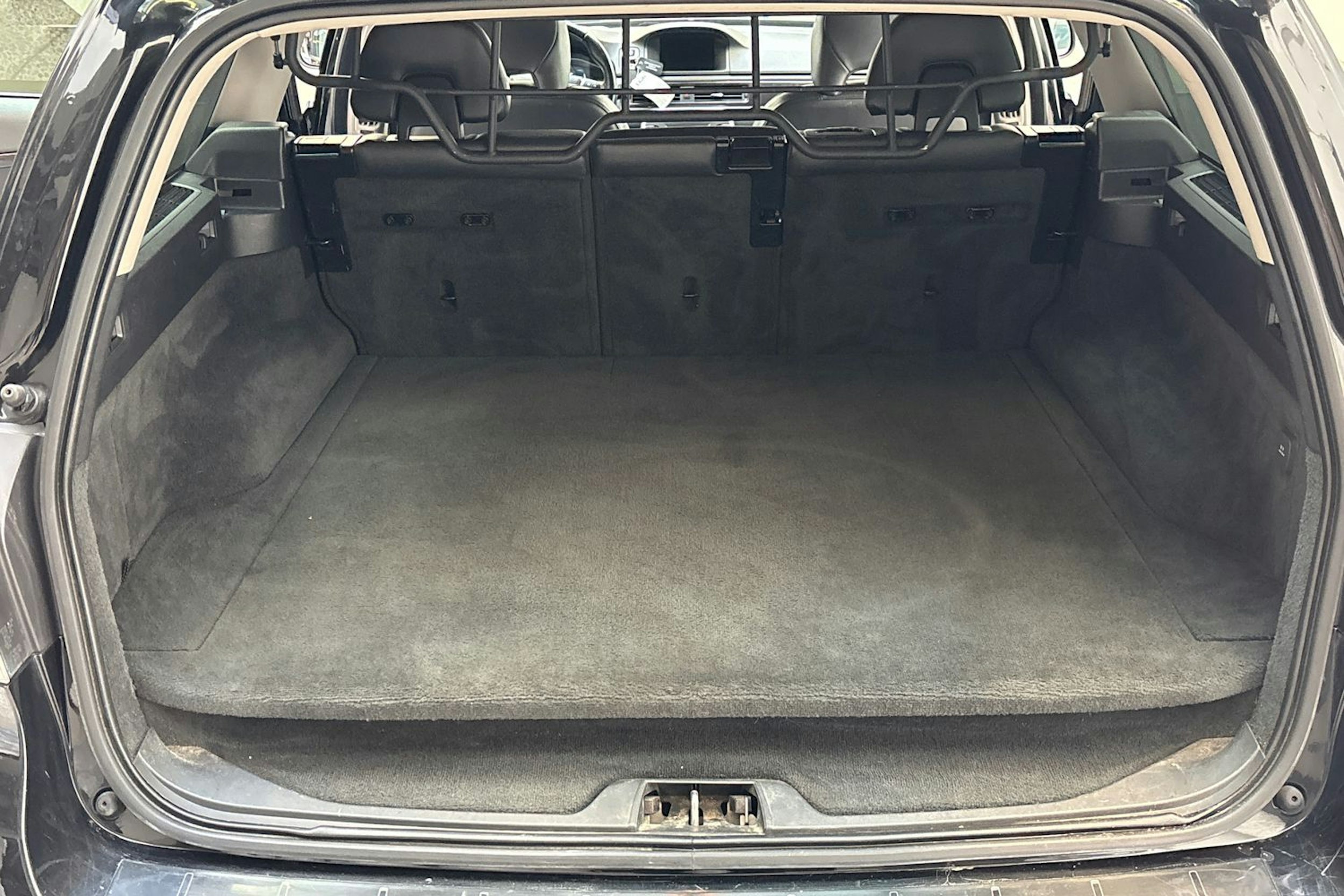 musta Volvo V70 2016 kuva 14.