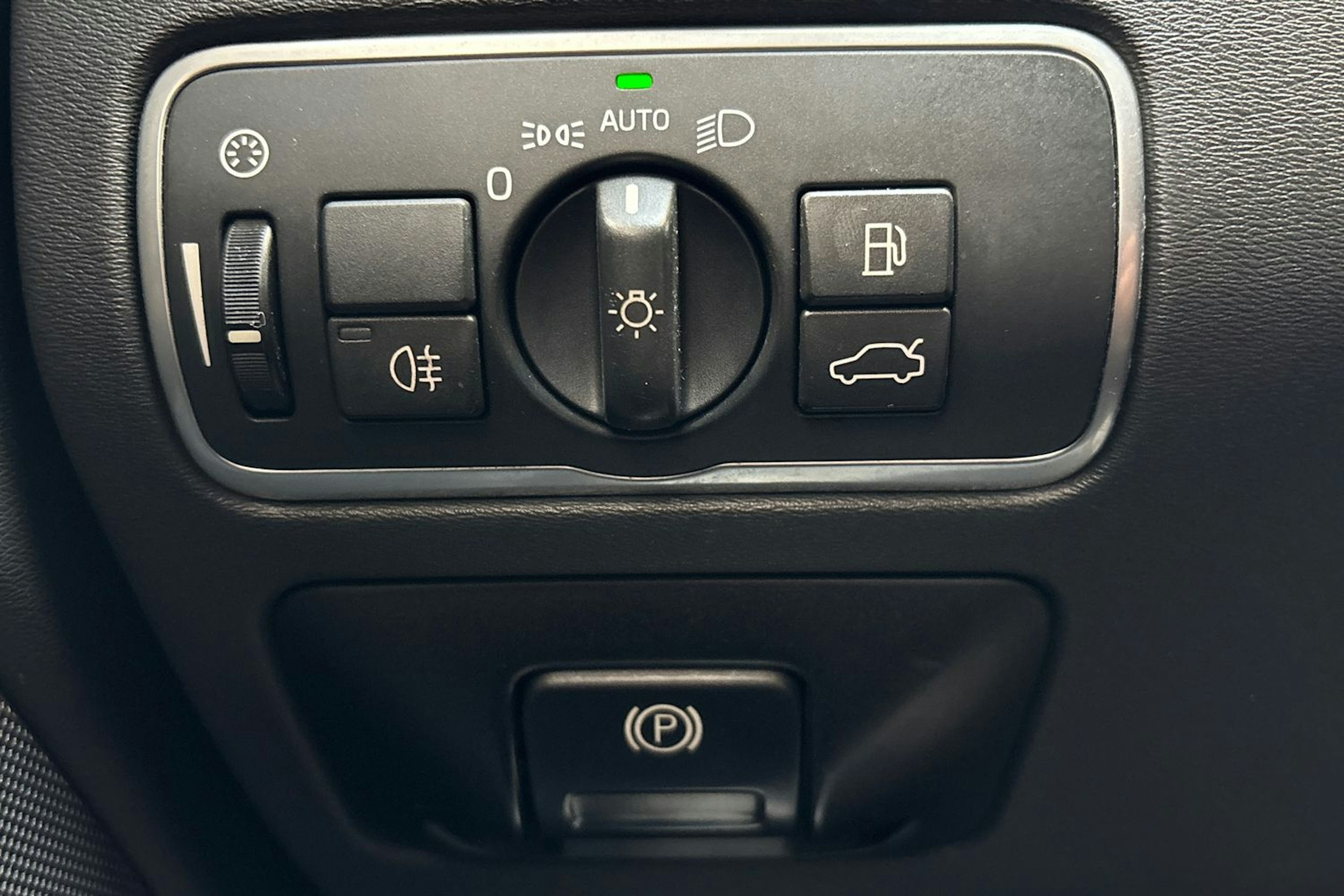 musta Volvo V70 2016 kuva 17.