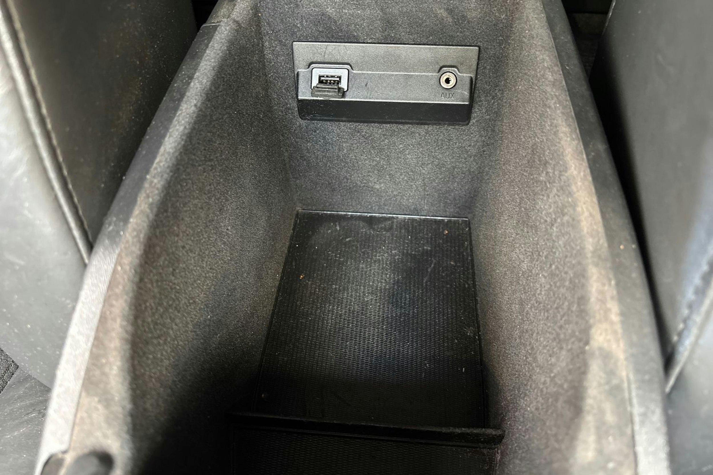 musta Volvo V70 2016 kuva 26.