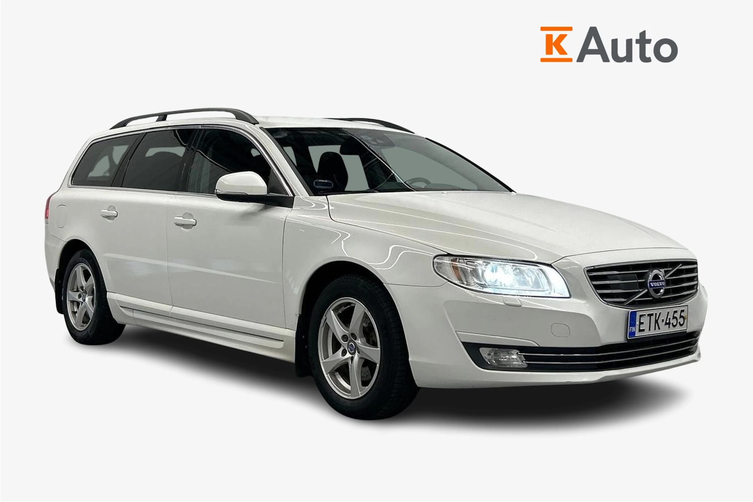 valkoinen Volvo V70 2016 kuva 1.