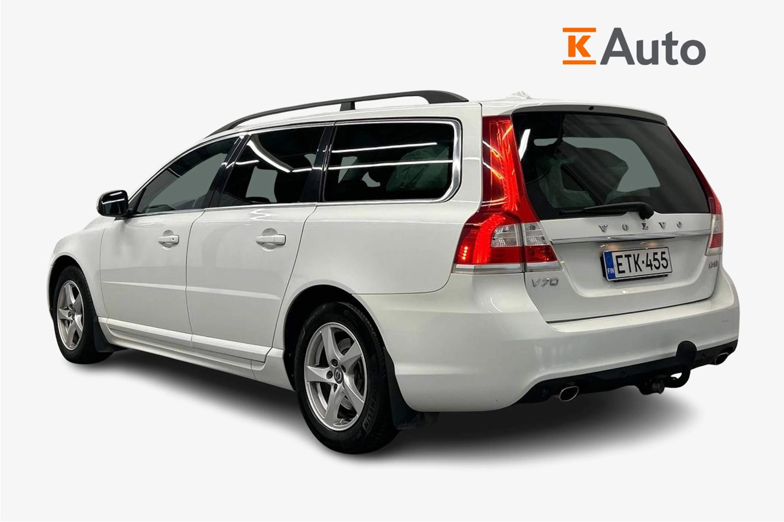 valkoinen Volvo V70 2016 kuva 2.