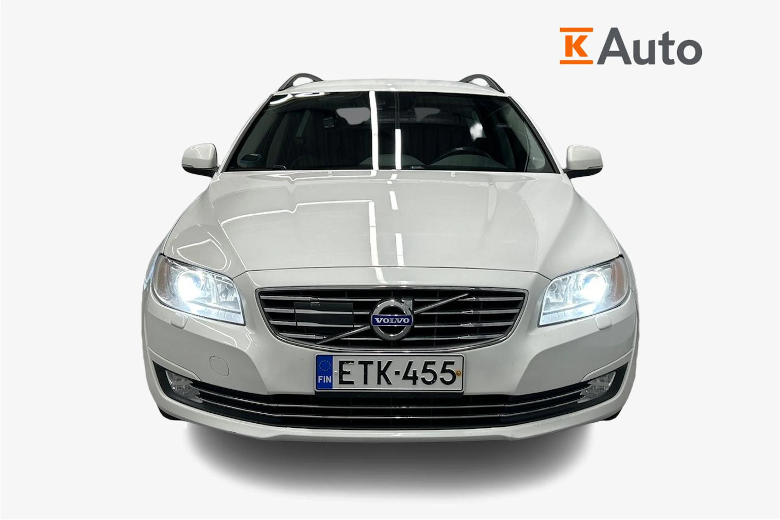 valkoinen Volvo V70 2016 kuva 4.