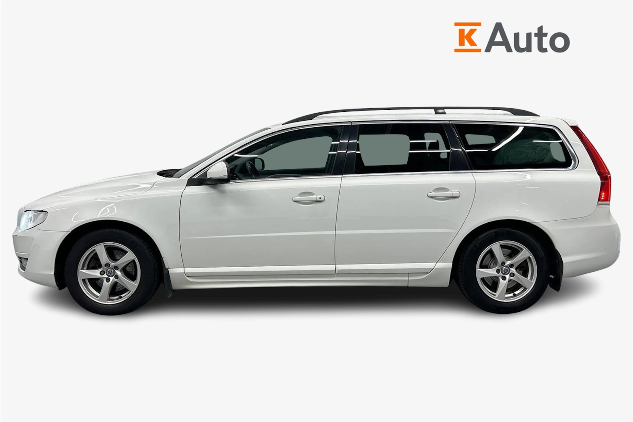 valkoinen Volvo V70 2016 kuva 5.