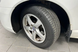 valkoinen Volvo V70 2016 kuva 10.