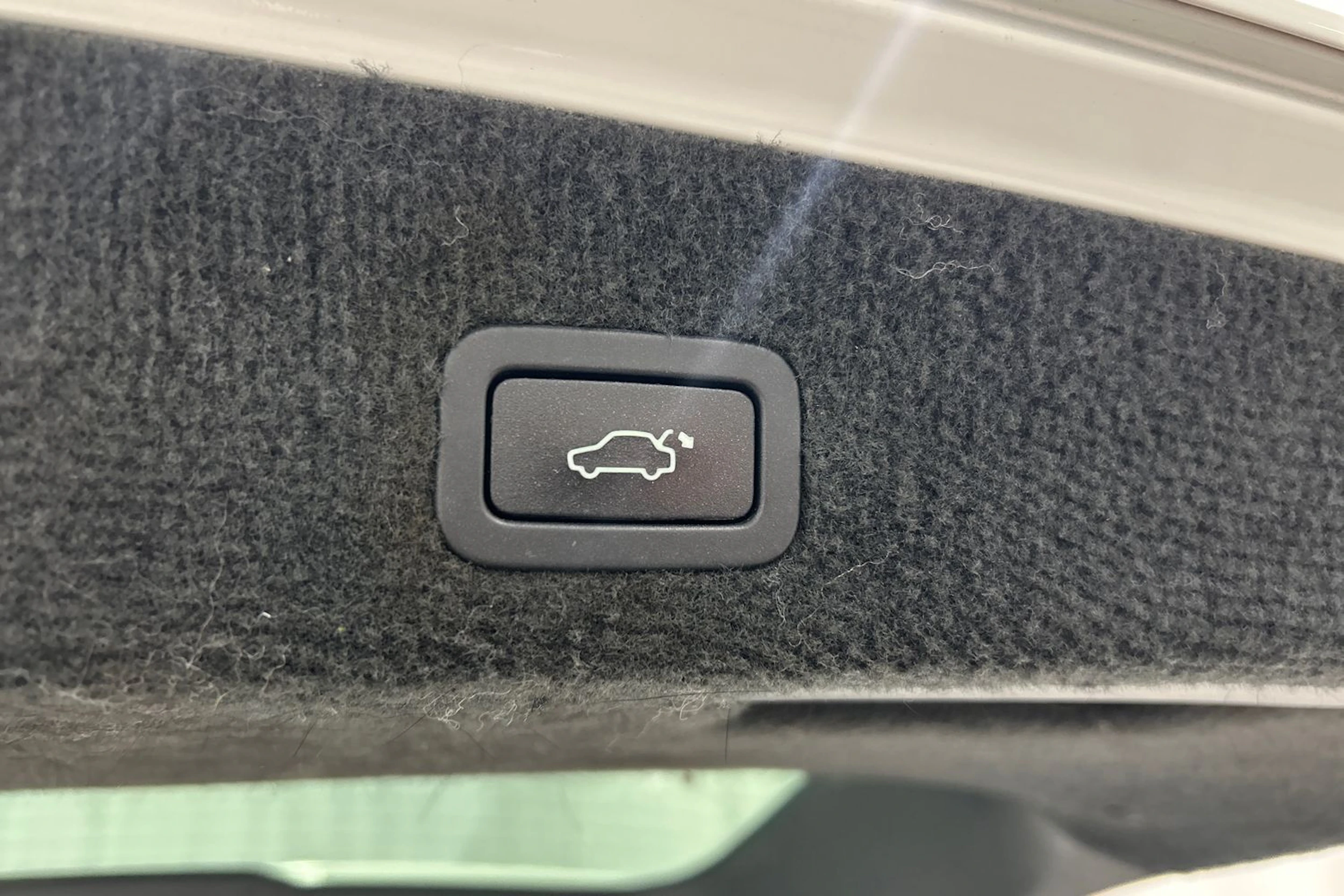 valkoinen Volvo V70 2016 kuva 12.