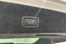 valkoinen Volvo V70 2016 kuva 12.