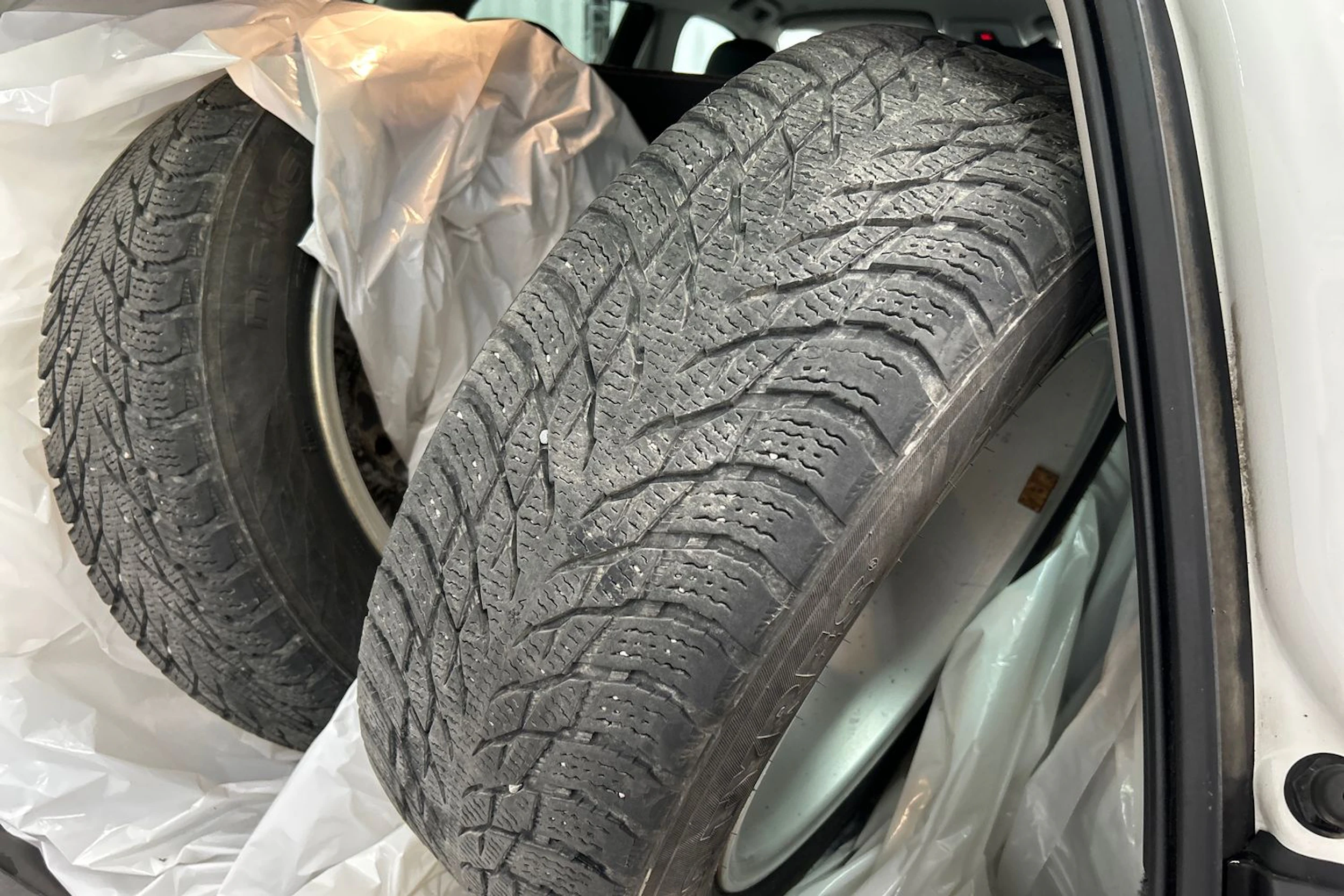 valkoinen Volvo V70 2016 kuva 14.