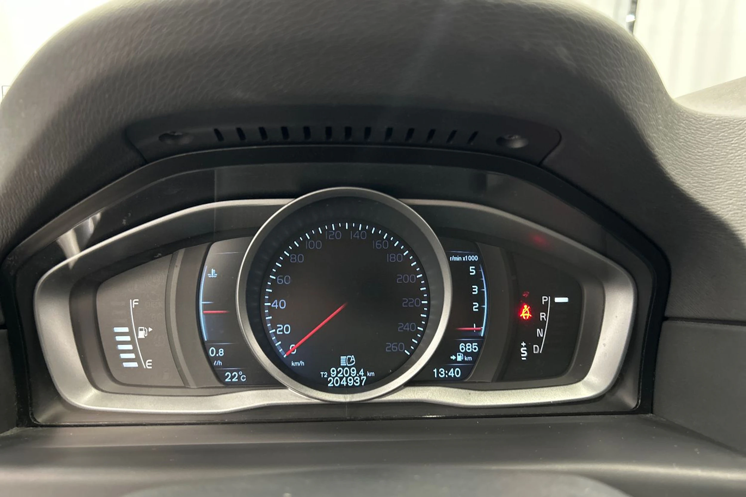 valkoinen Volvo V70 2016 kuva 17.