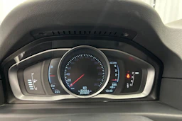 valkoinen Volvo V70 2016 kuva 17.