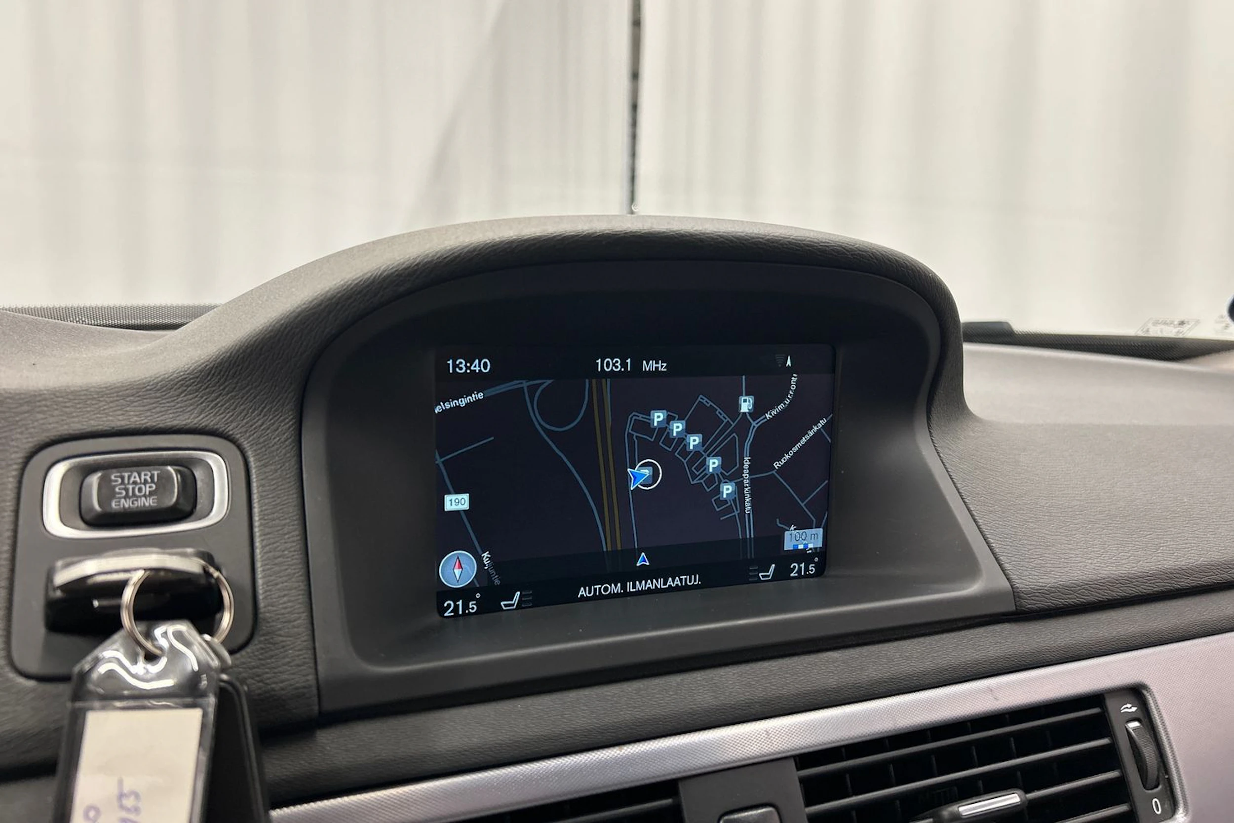 valkoinen Volvo V70 2016 kuva 20.