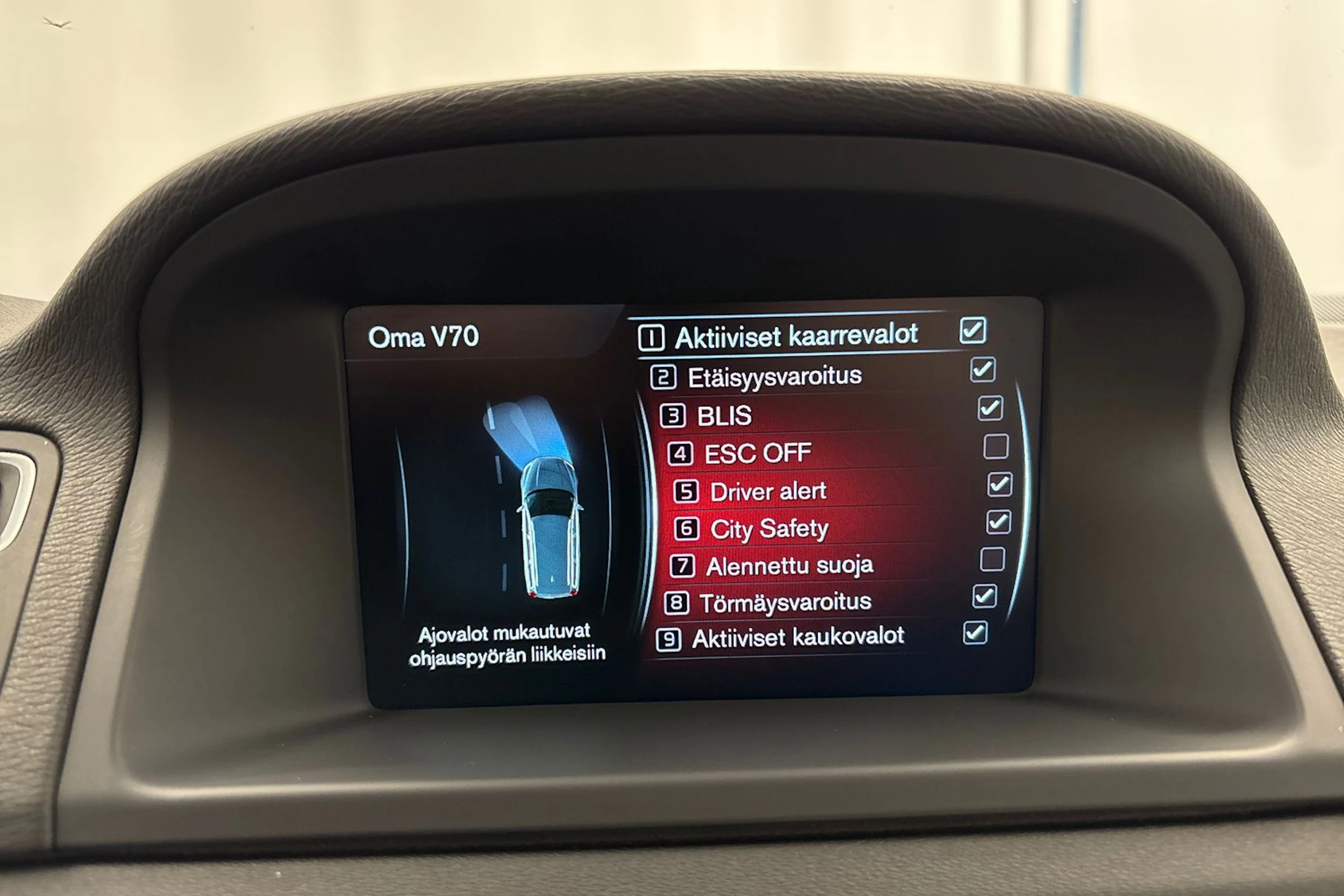 harmaa Volvo V70 2016 kuva 18.