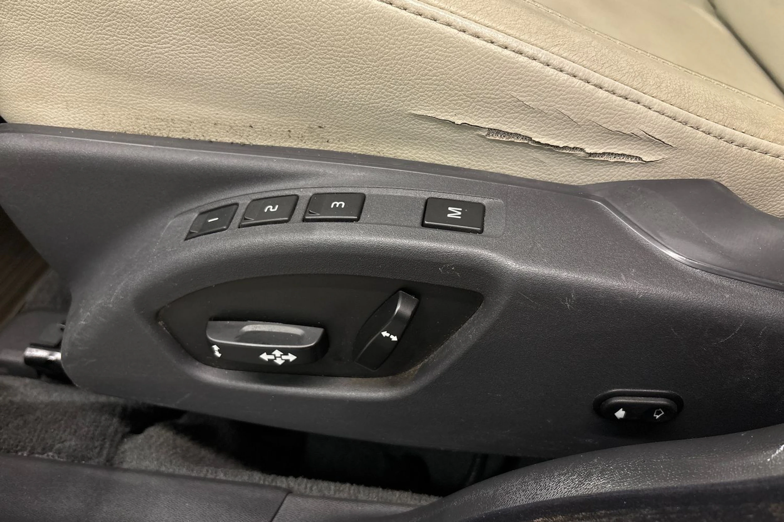 harmaa Volvo V70 2016 kuva 22.